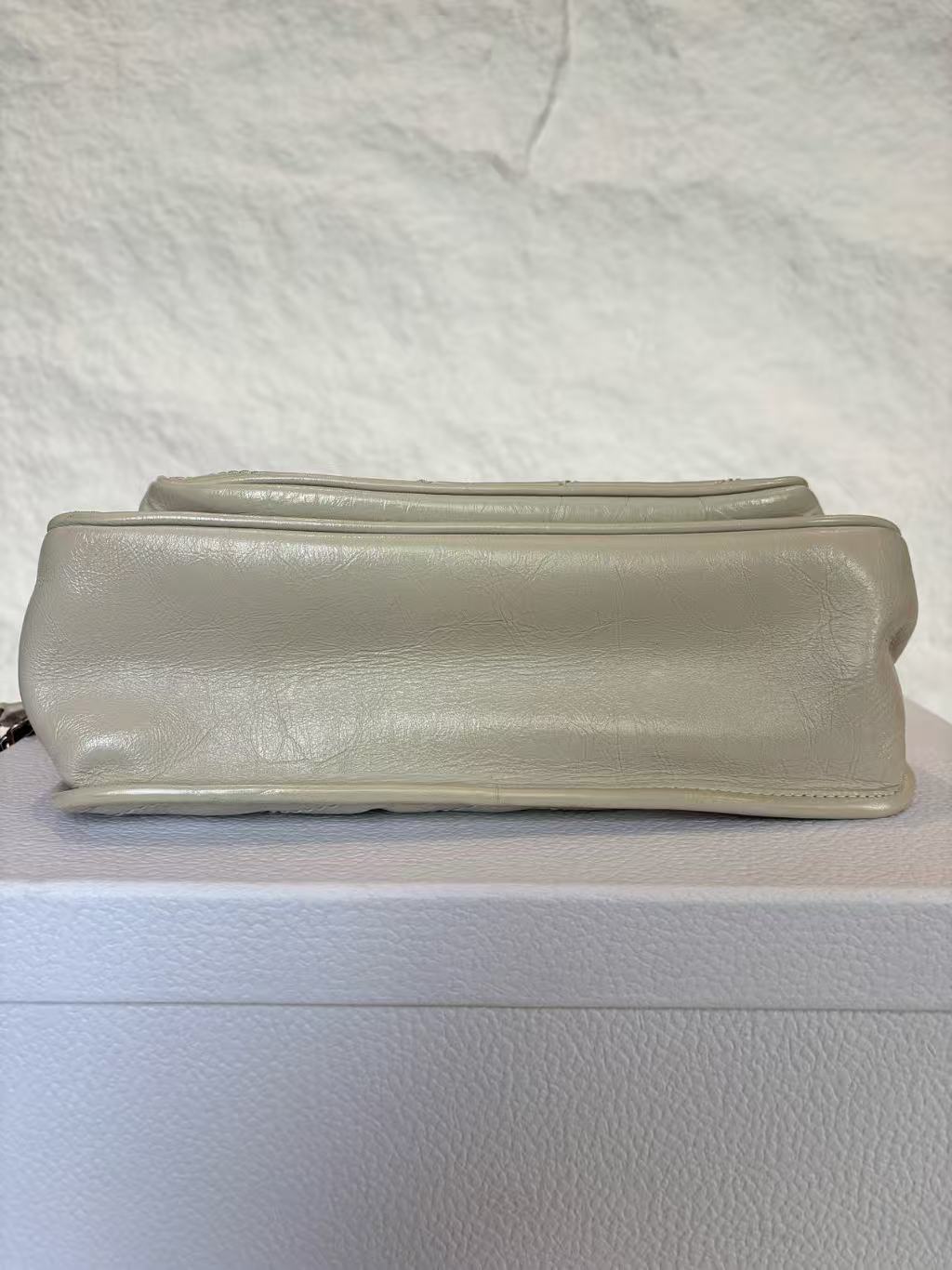 Saint Laurent - NIKI - Distressed calfskin leather - Greige with Ruthenium-Tone Hardware - (Small)