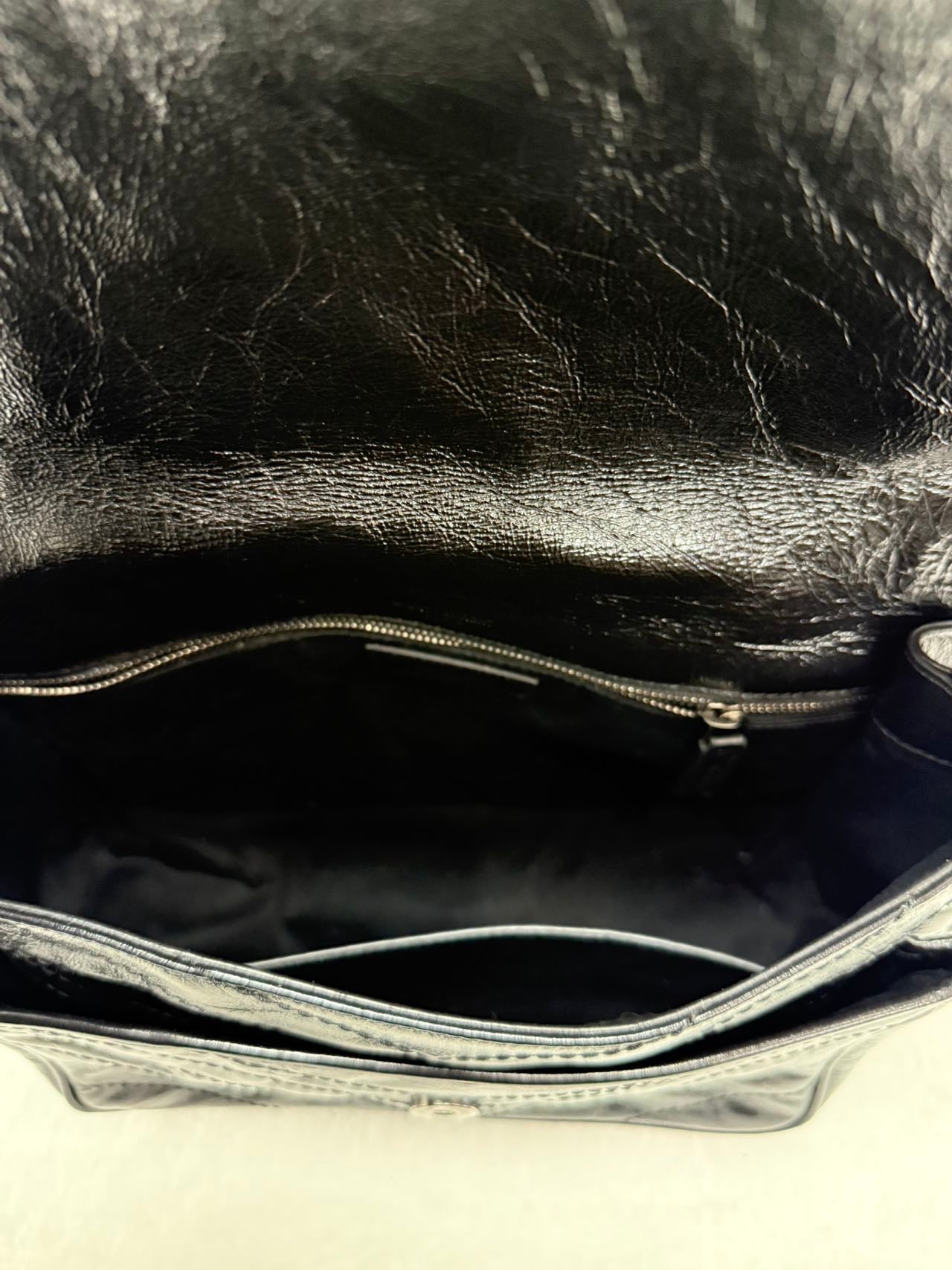 Saint Laurent - Niki Large - Waxed leather - Black - (large)