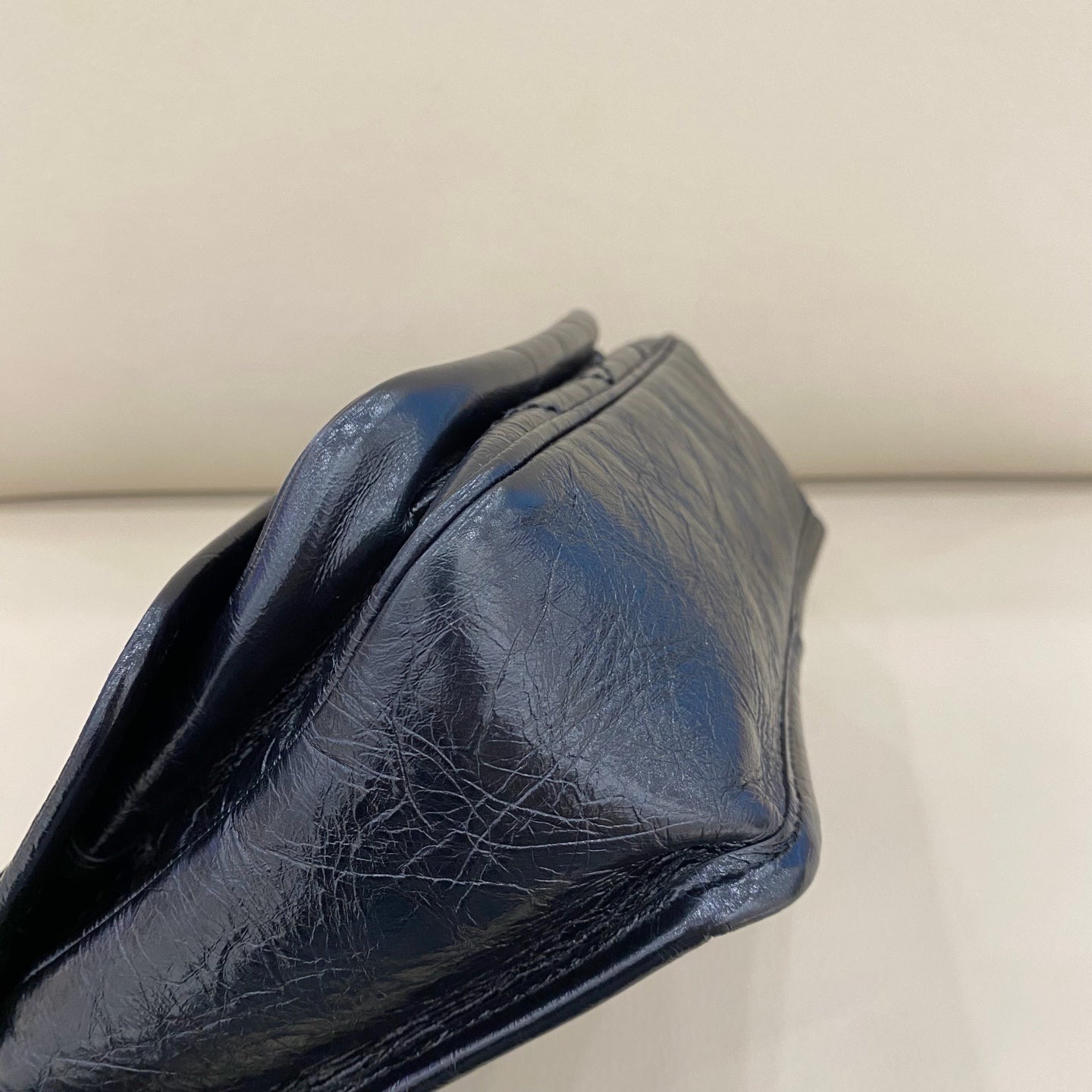 Saint Laurent - Niki Small - Oiled waxed cowhide leather - Black - (Small)