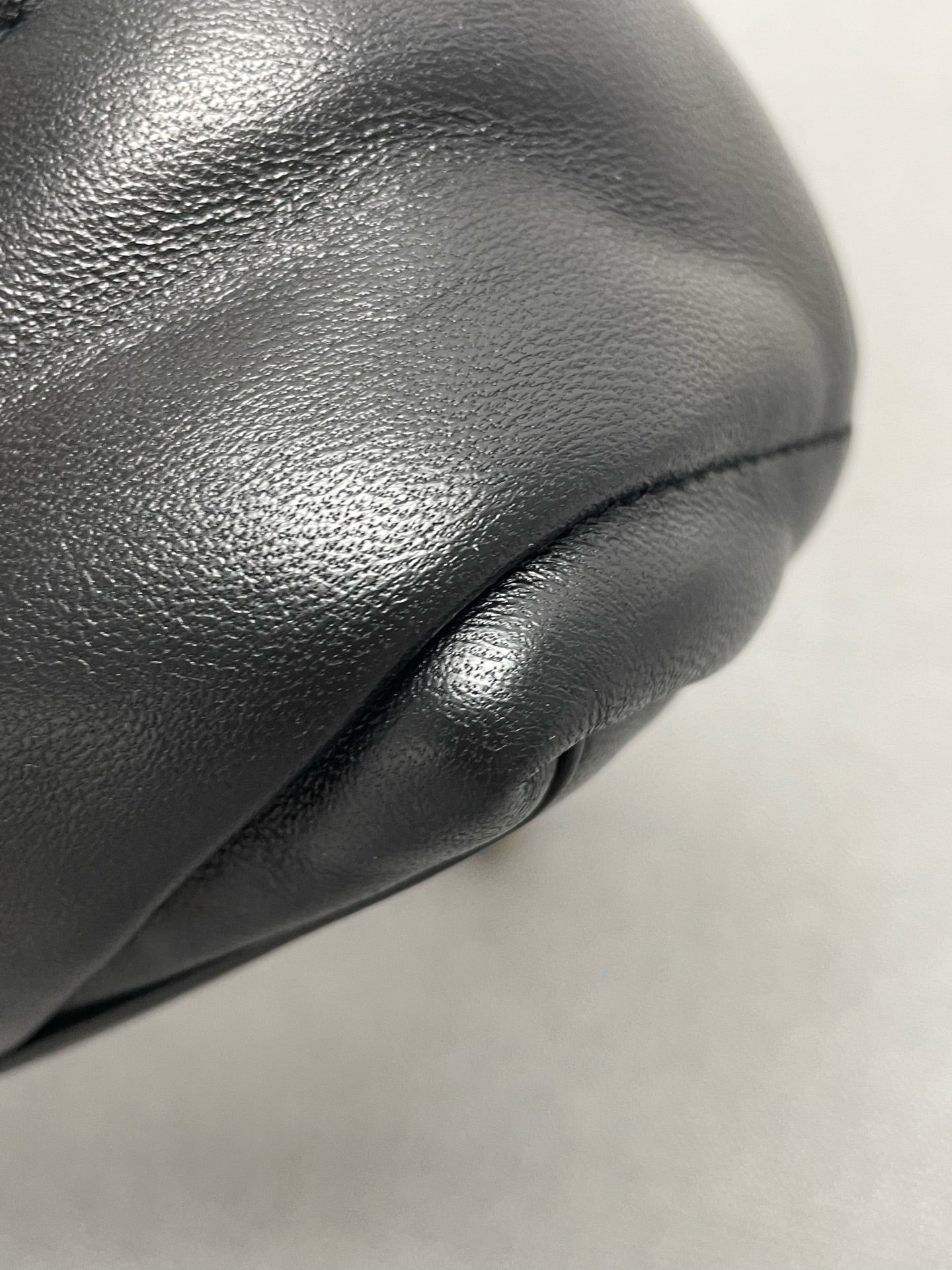 Saint Laurent - Other - Leather - Black - (medium)
