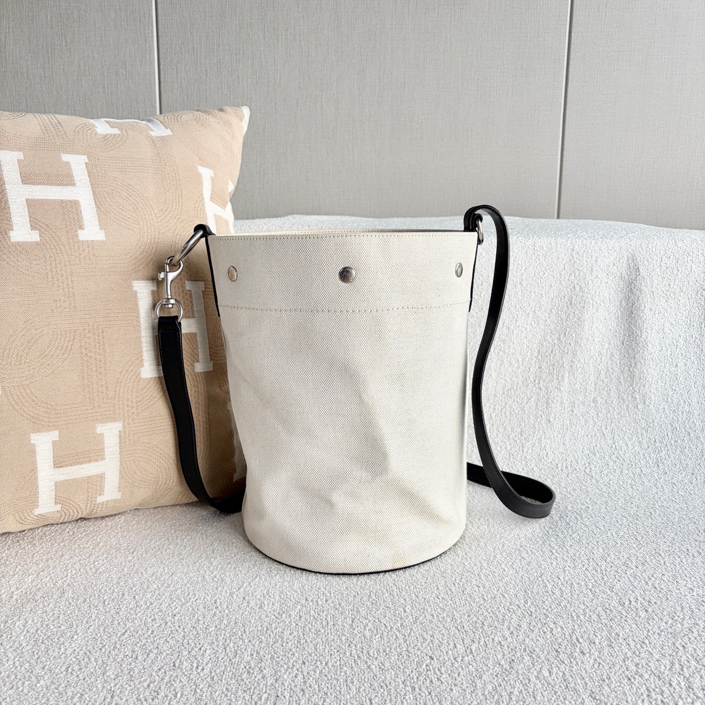 Saint Laurent - Rive Gauche Bucket Bag - Linen-blend canvas with cowhide leather trim - Beige - (medium)