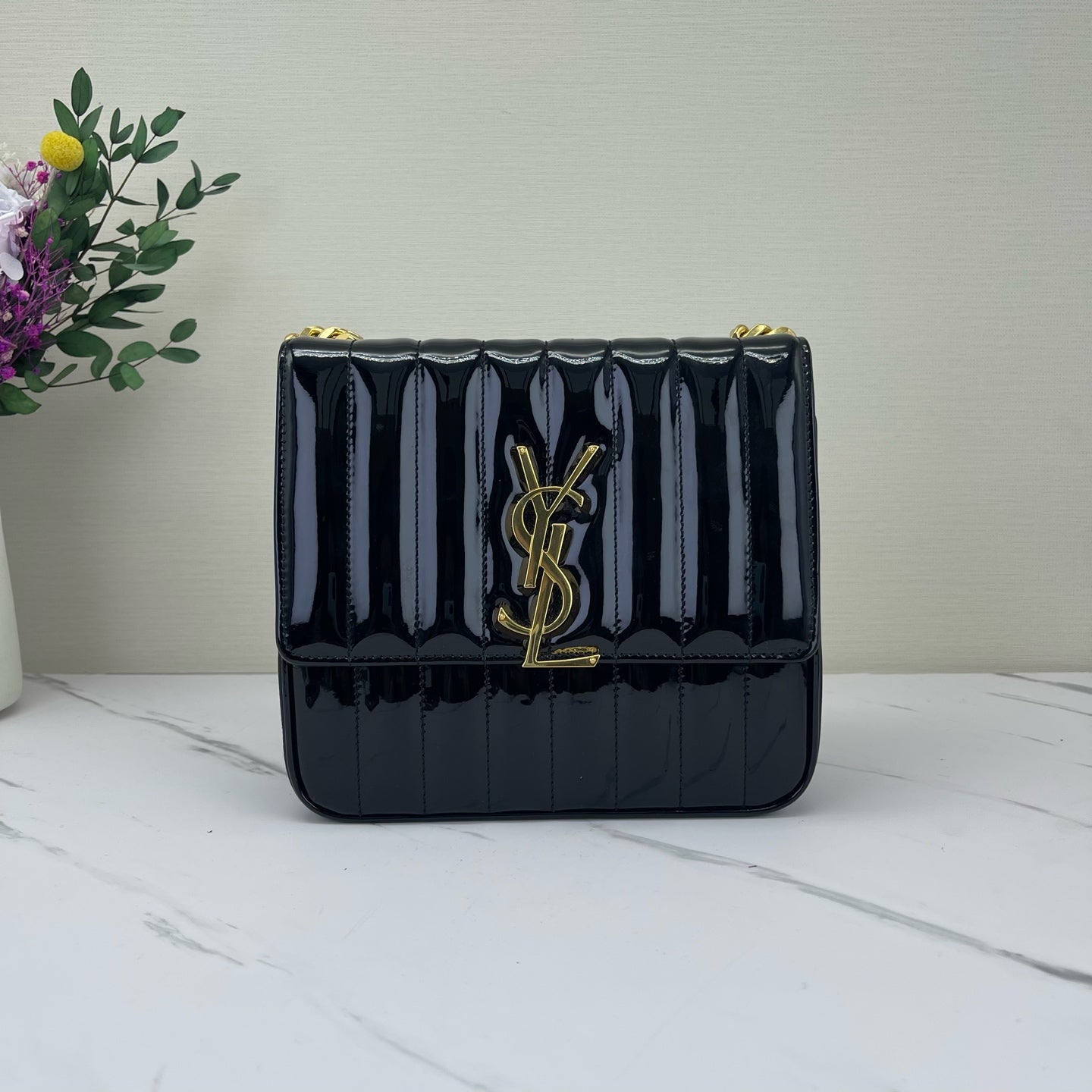 Saint Laurent - Vicky - Patent leather - Black - (medium)