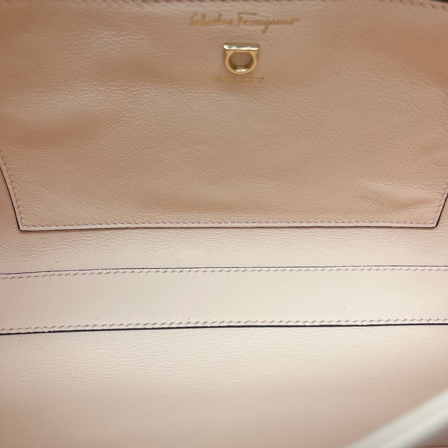 Salvatore Ferragamo - Gancini Flap Shoulder Bag - Grained leather - Pink - (medium)