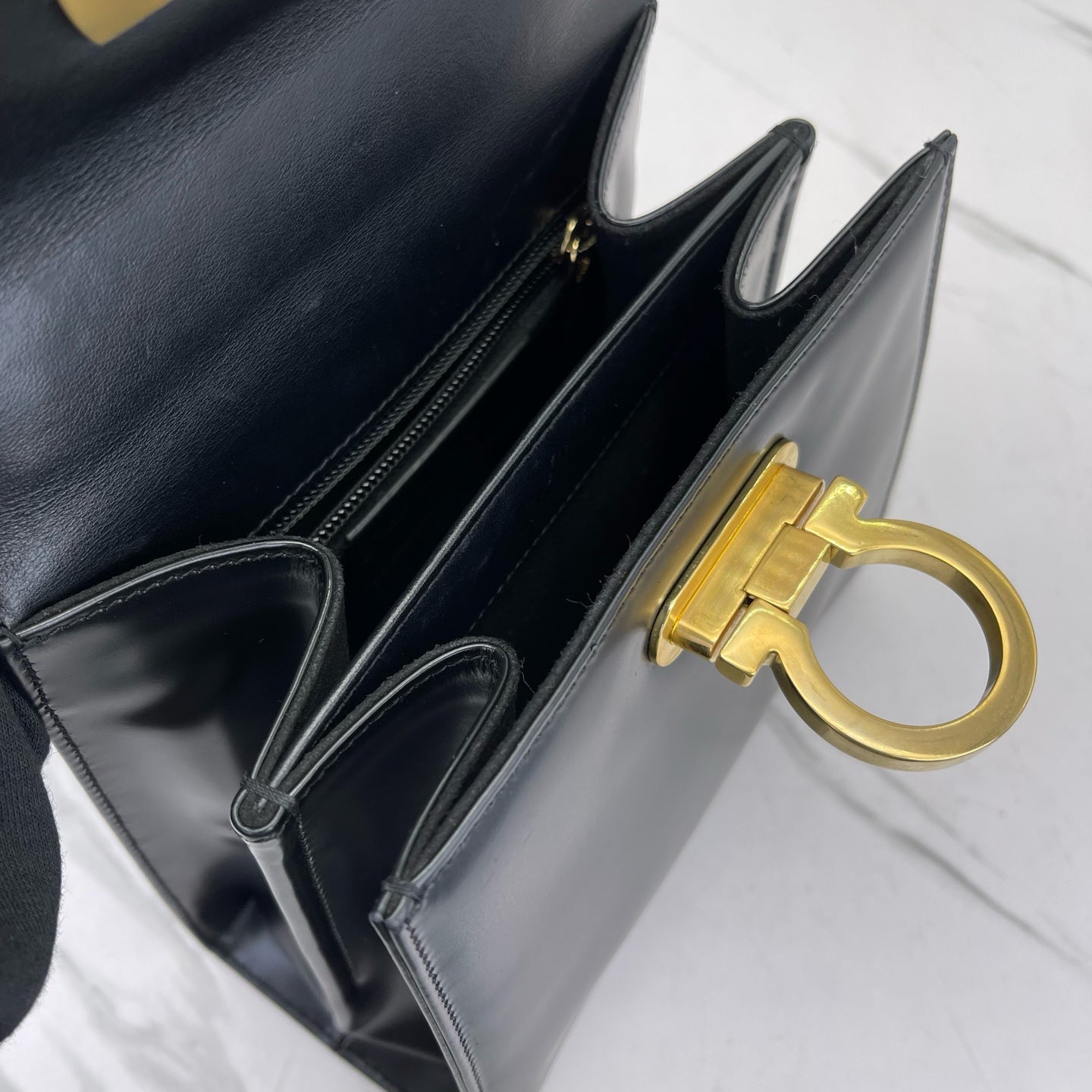 Salvatore Ferragamo - Museum - Calfskin leather - Black with Gold-Tone Hardware - (small)