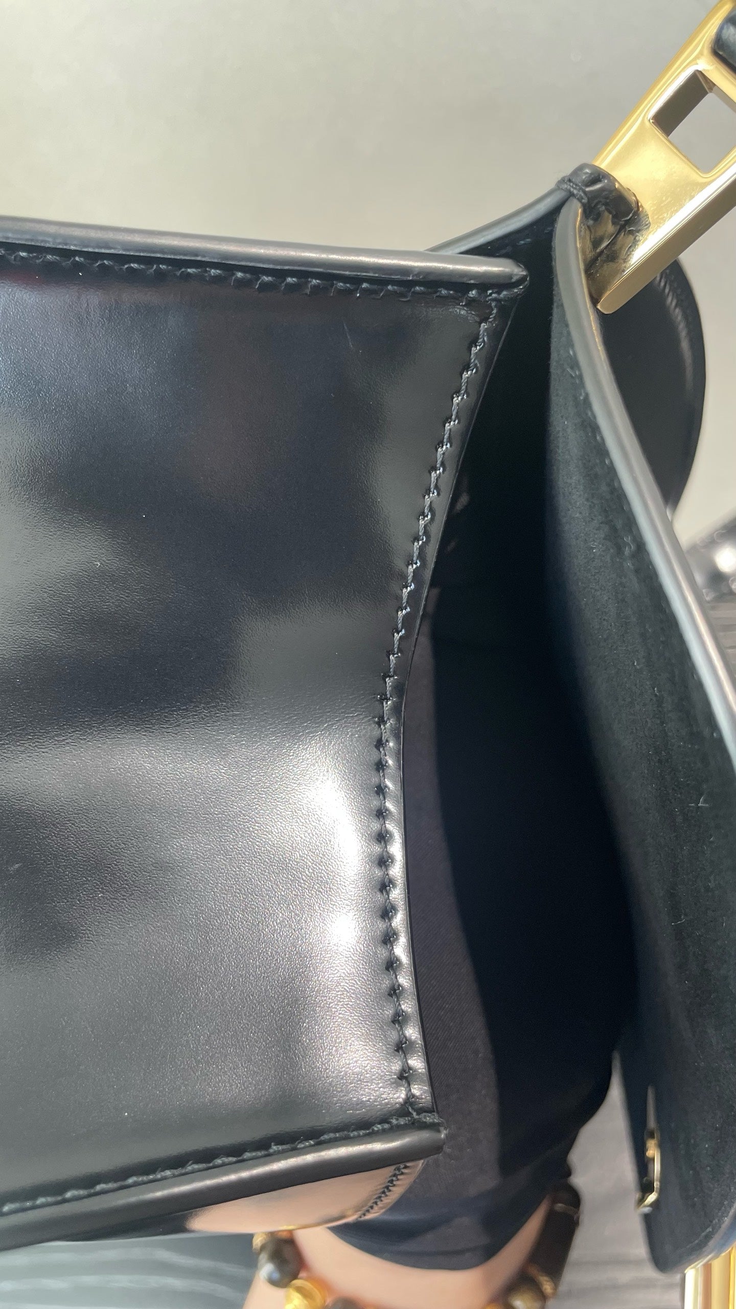 Salvatore Ferragamo - Structured Top Handle Flap Bag - Leather - Black - (Medium)