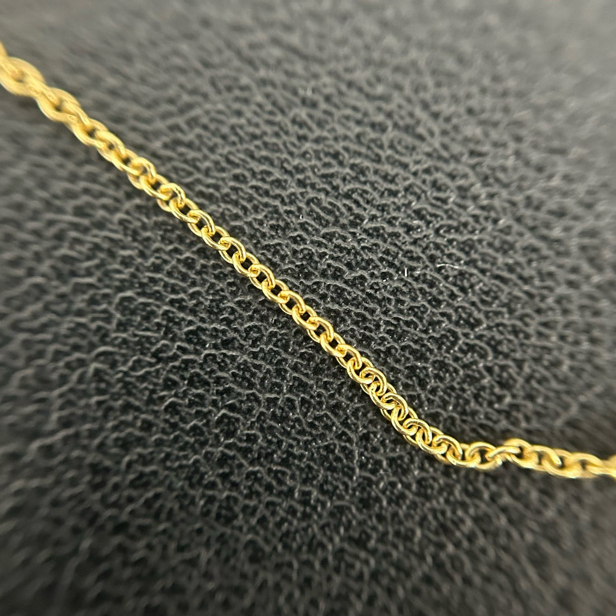 Tiffany & Co. - Elsa Peretti Diamonds by the Yard - 18k yellow gold with a bezel-set round brilliant-cut diamond. - Gold