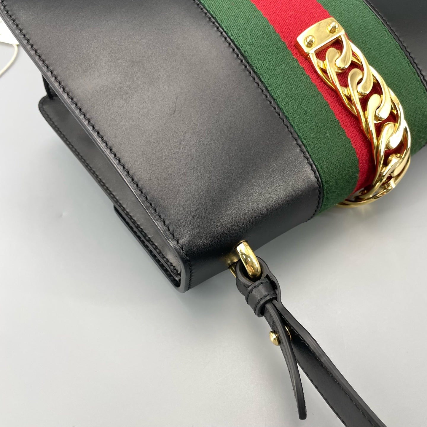Gucci - Sylvie - Leather - Black - (Medium)