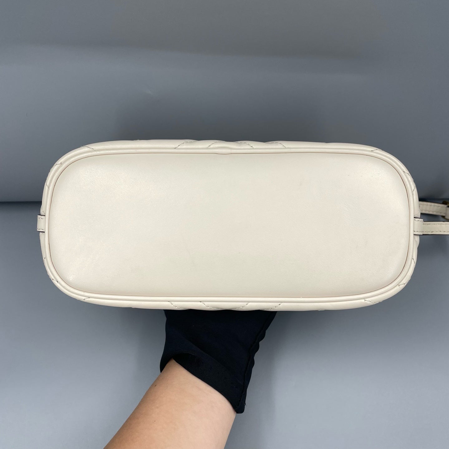 Gucci - Marmont Shoulder Bag - Matelassé leather - White with Gold-Tone Hardware - (mini)