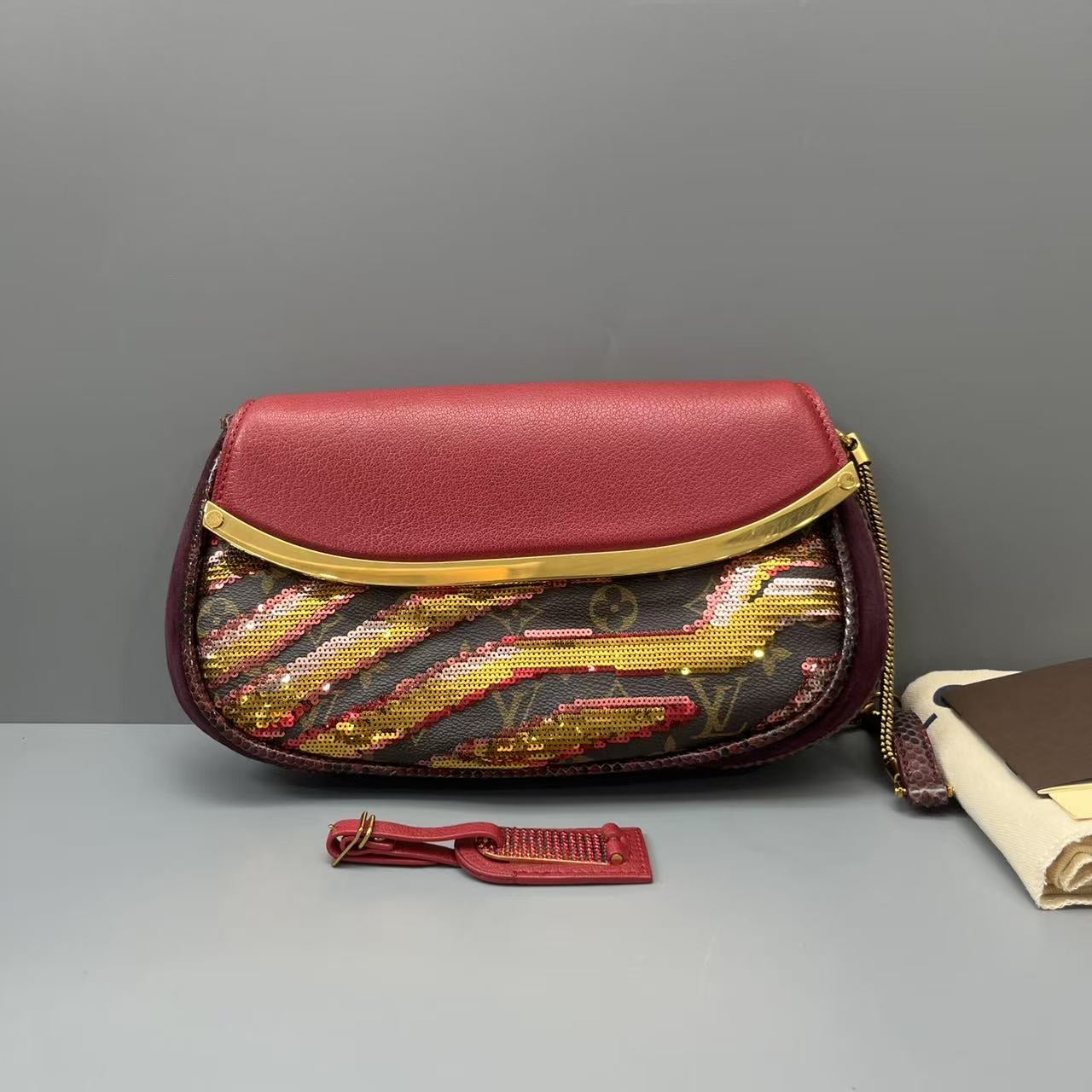 Louis Vuitton - Monogram Revelation Sequin Clutch - Monogram canvas with sequin embellishments, leather, suede, and python leather accents - Multicolour - (medium)