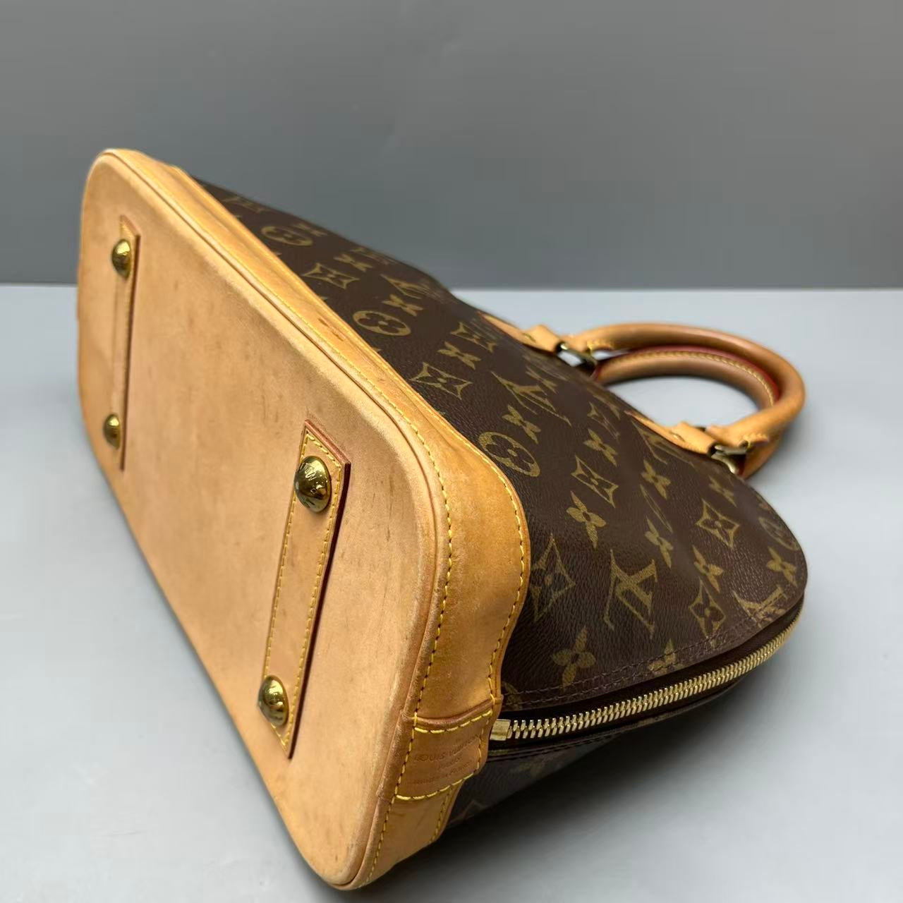 Louis Vuitton - Alma PM - Monogram canvas with Vachetta leather trim - Brown - (Medium)