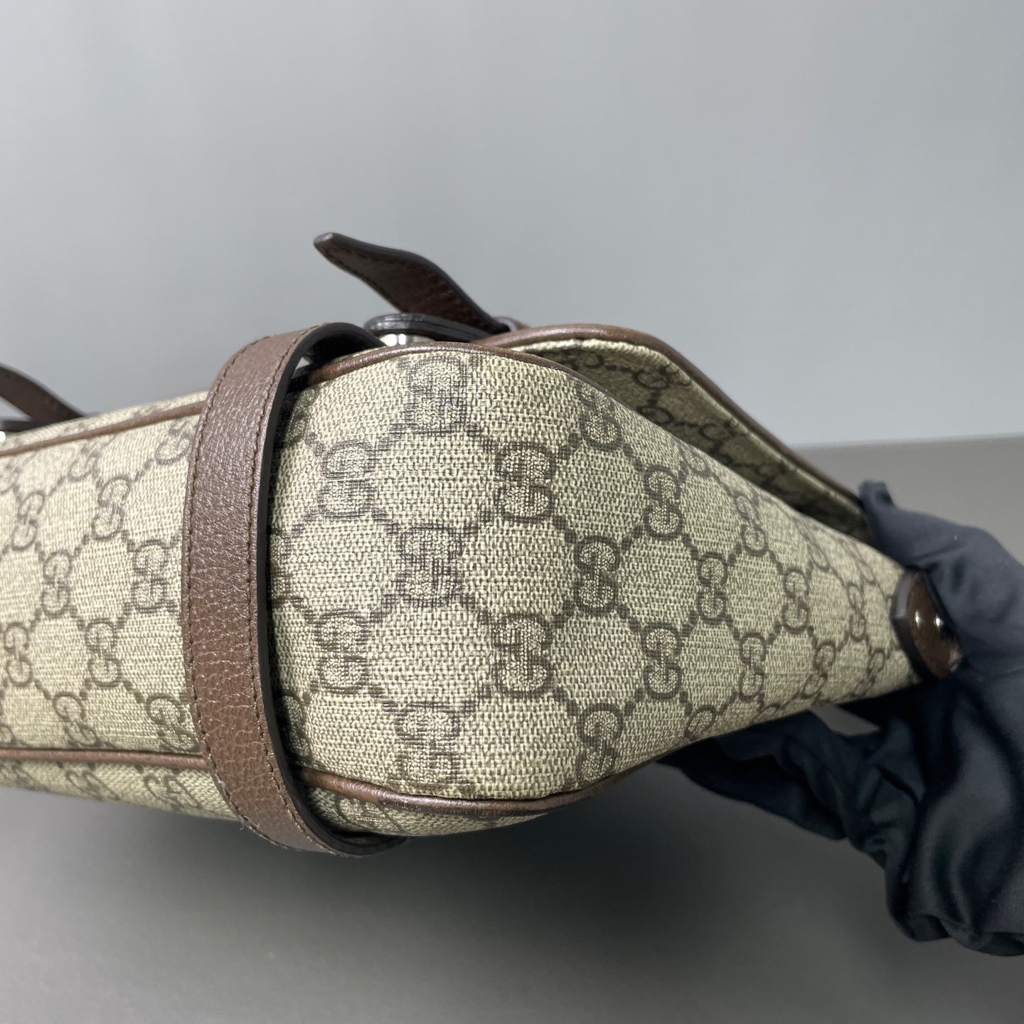 Gucci - GG Supreme Messenger Bag - GG Supreme canvas with leather trim - Ebony and Brown - (Medium)