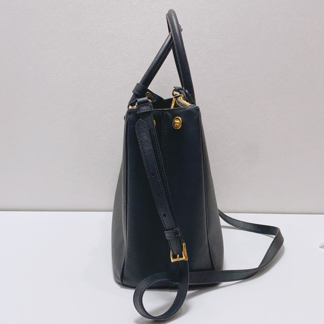 Prada - Galleria Tote - Saffiano leather - Black - (Medium)