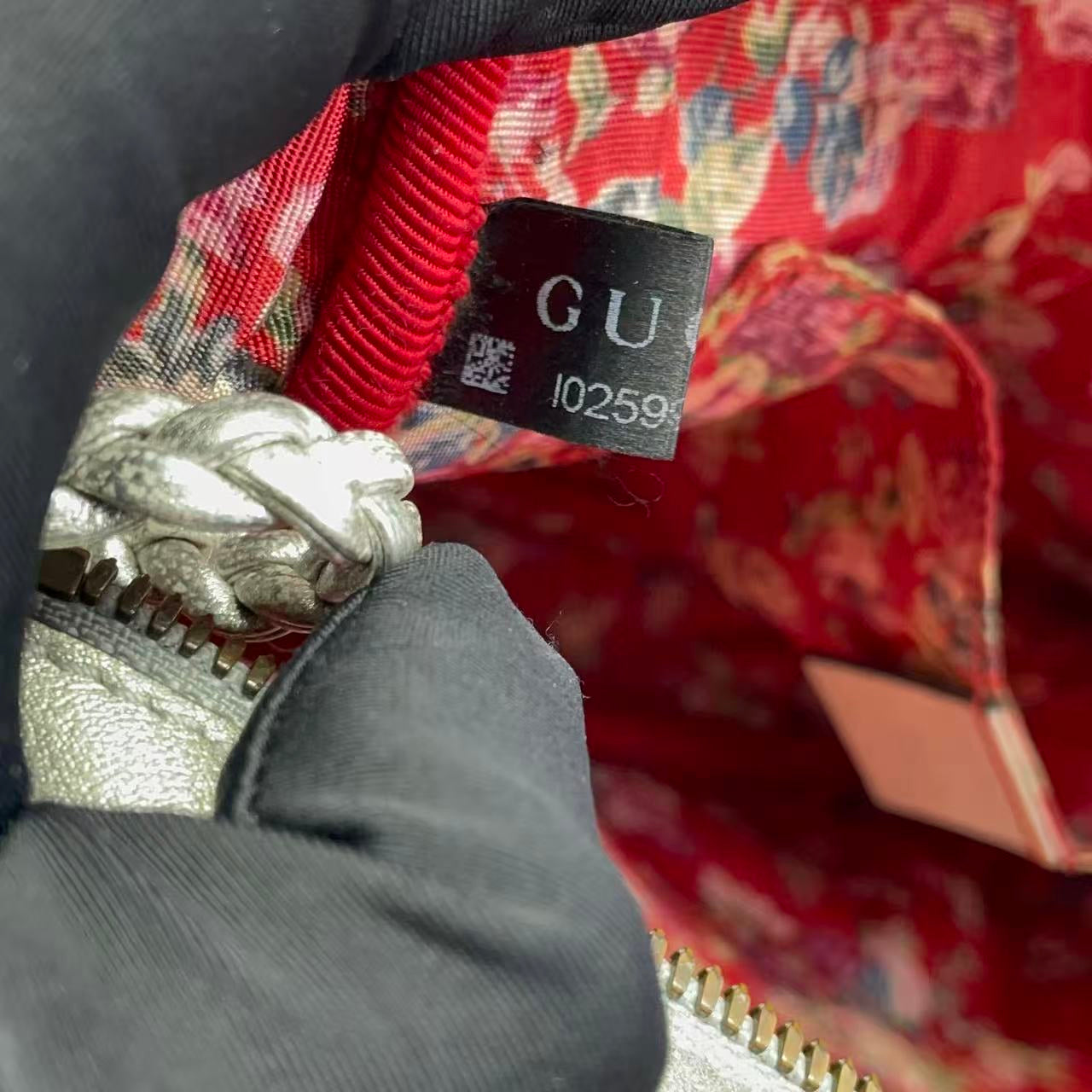 Gucci - GG Marmont Diamond Quilted Camera Bag - Metallic Leather - Silver - (Small)