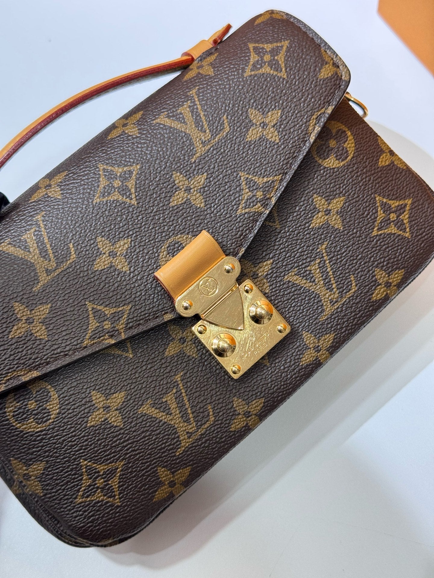 Louis Vuitton - Metis East West - Monogram coated canvas with natural cowhide leather trim - Brown - (Small)