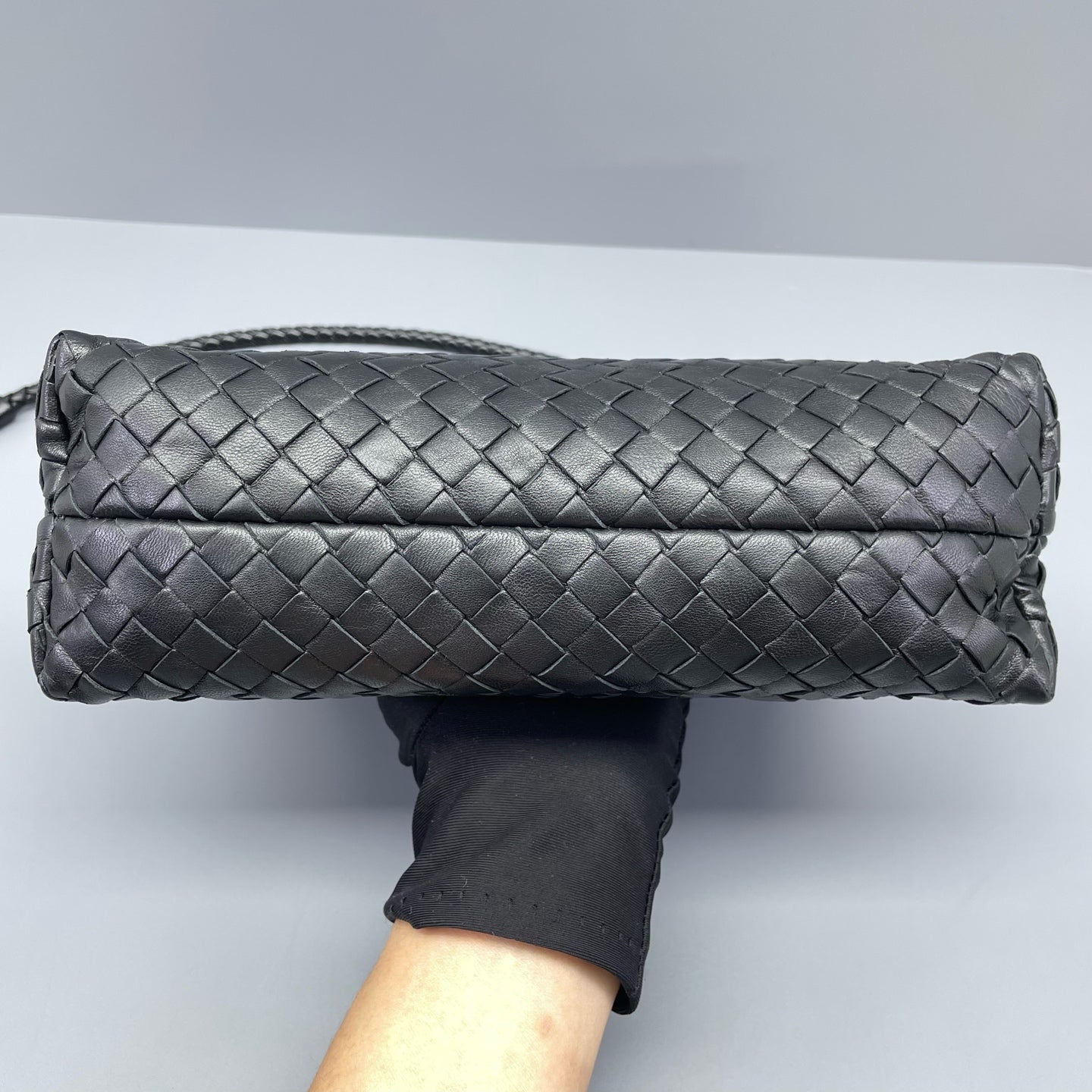 Bottega Veneta - Intrecciato Shoulder Bag - Lambskin leather - Black - (Small)