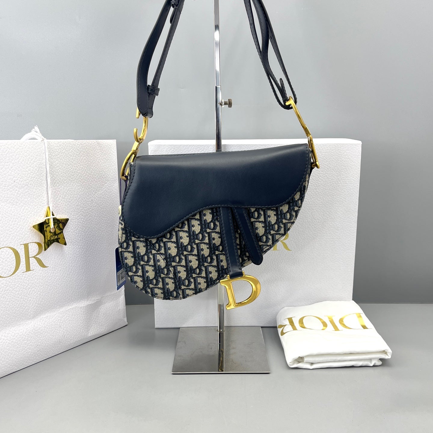 Dior - Saddle Bag - Dior Oblique jacquard canvas with navy blue calfskin leather trim - Blue - (medium)