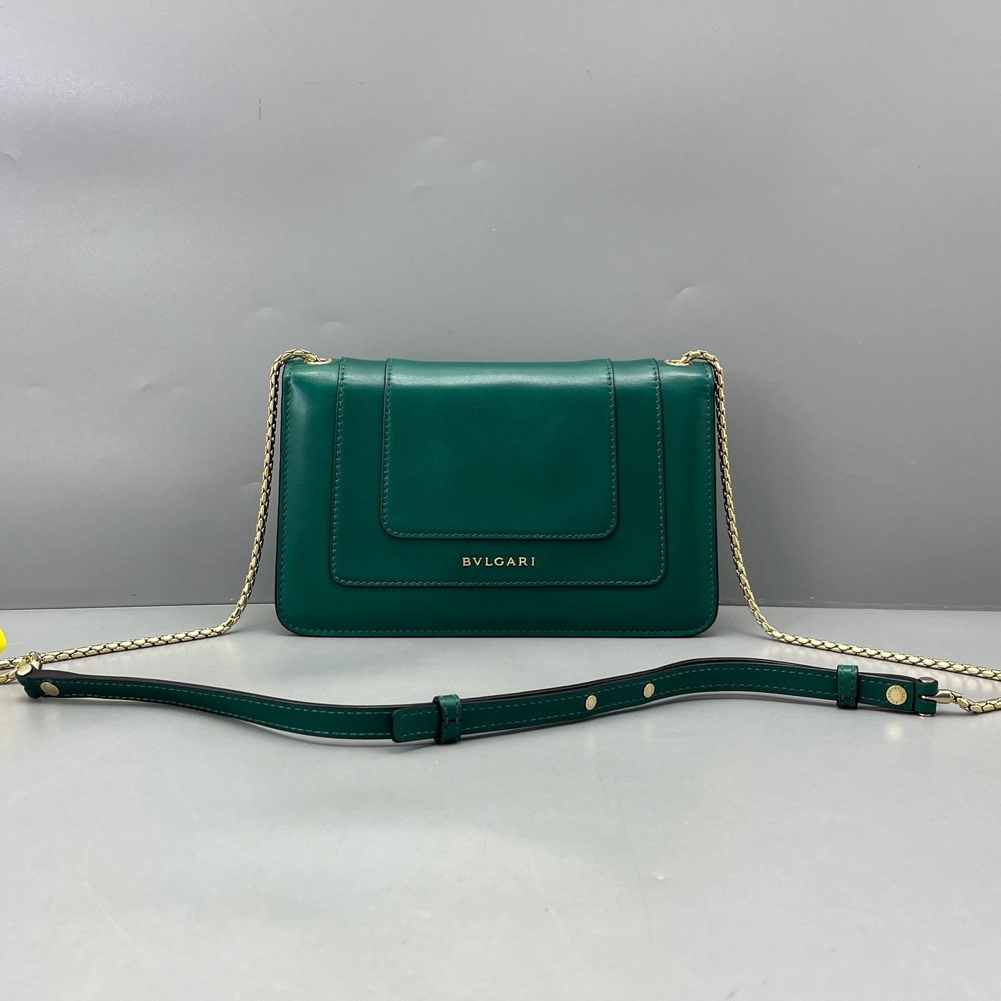 Bvlgari - Serpenti Forever Flap Bag - Smooth calf leather - Green with Gold-Tone Hardware - (medium)