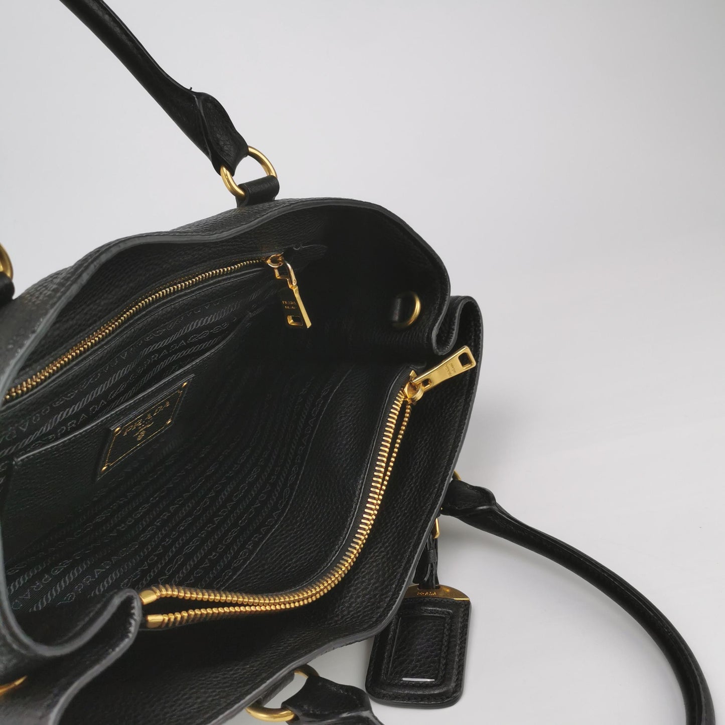 Prada - Double Handle Tote - Pebbled leather - Black - (medium)