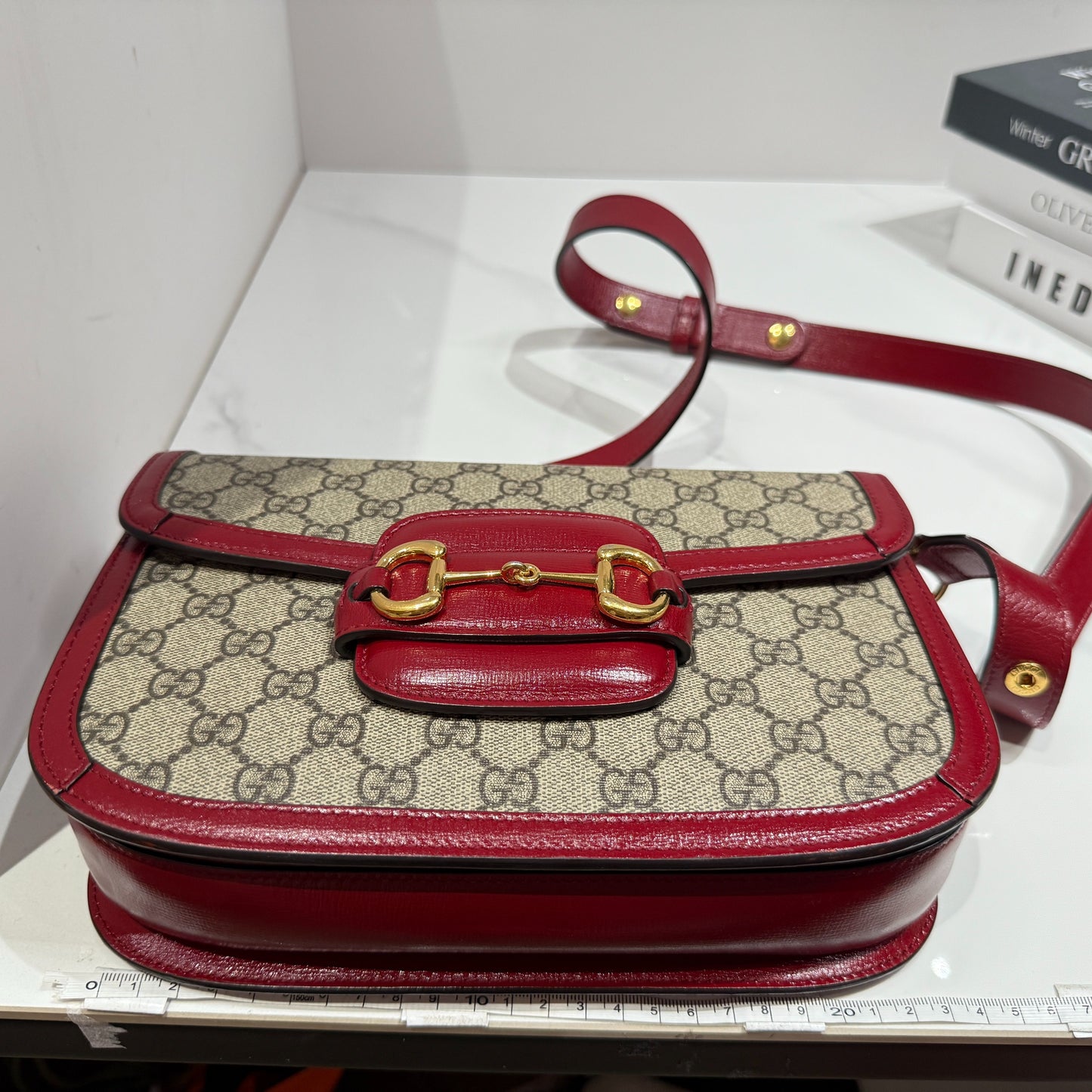 Gucci - 1955 Horsebit Medium Saddle Bag - GG Supreme coated canvas with leather trim - Multicolour (Beige/Brown and Red) - (medium)