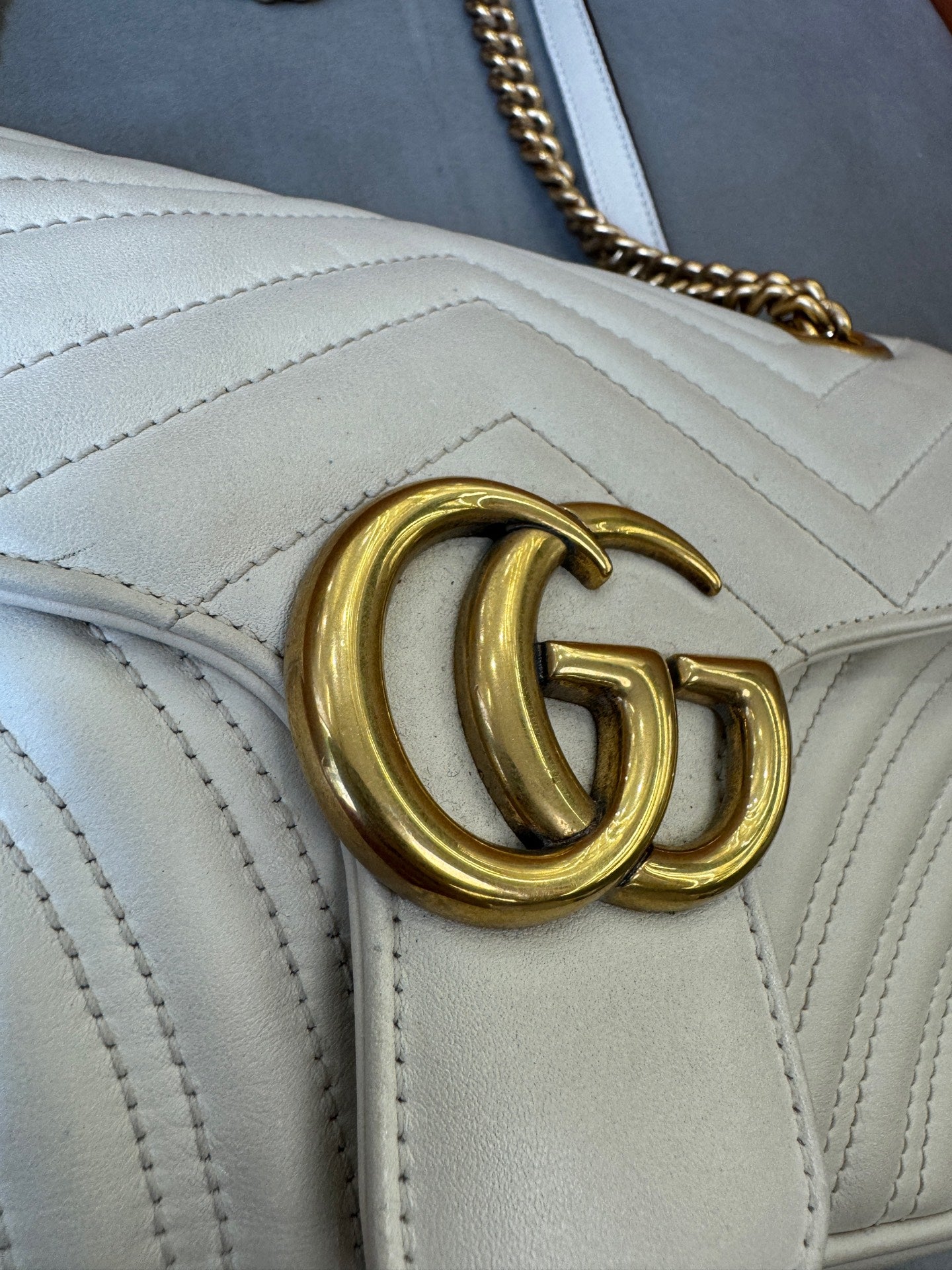 Gucci - Marmont Matelassé Small Shoulder Bag - Matelassé chevron leather - White - (Small)