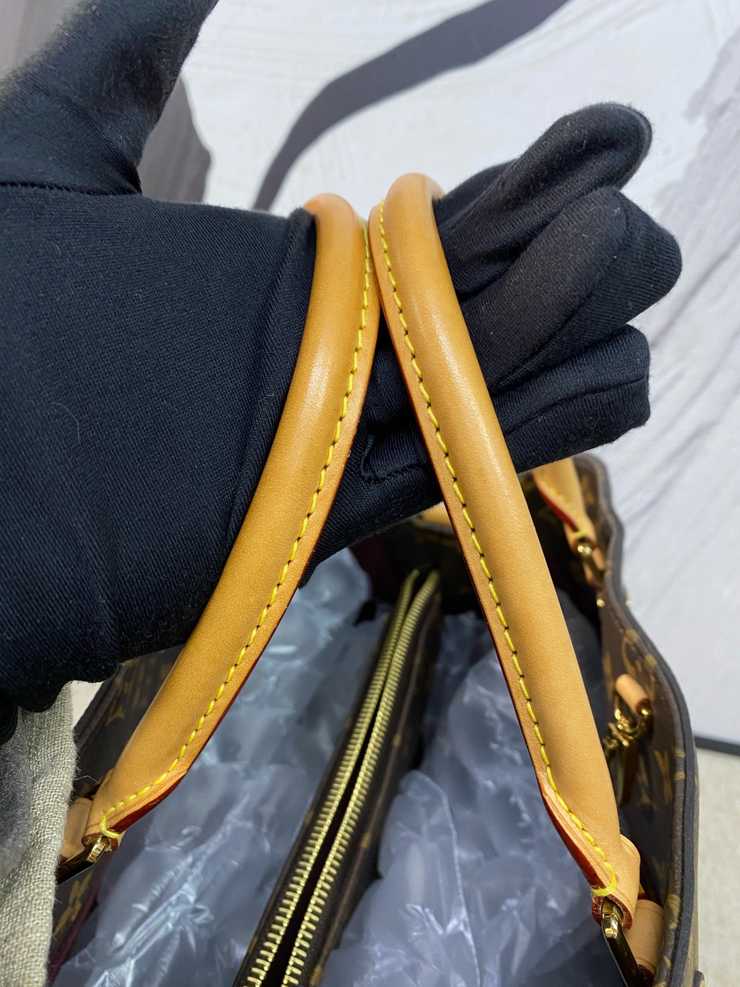 Louis Vuitton - Montaigne GM - Monogram coated canvas with Vachetta leather trim and microfiber lining - Brown - (Large)