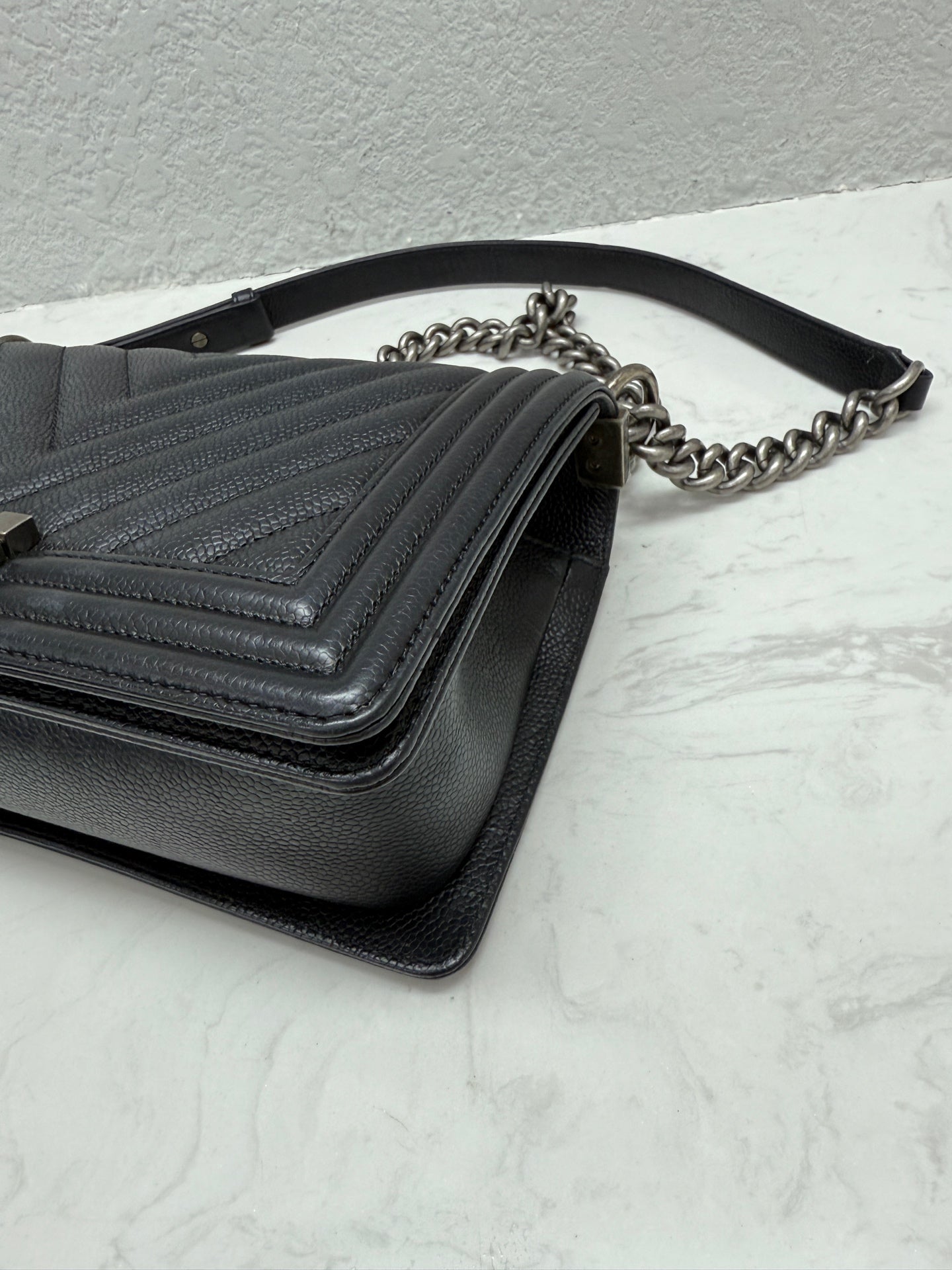Chanel - Le Boy - Grained calfskin leather - Black - (Medium)