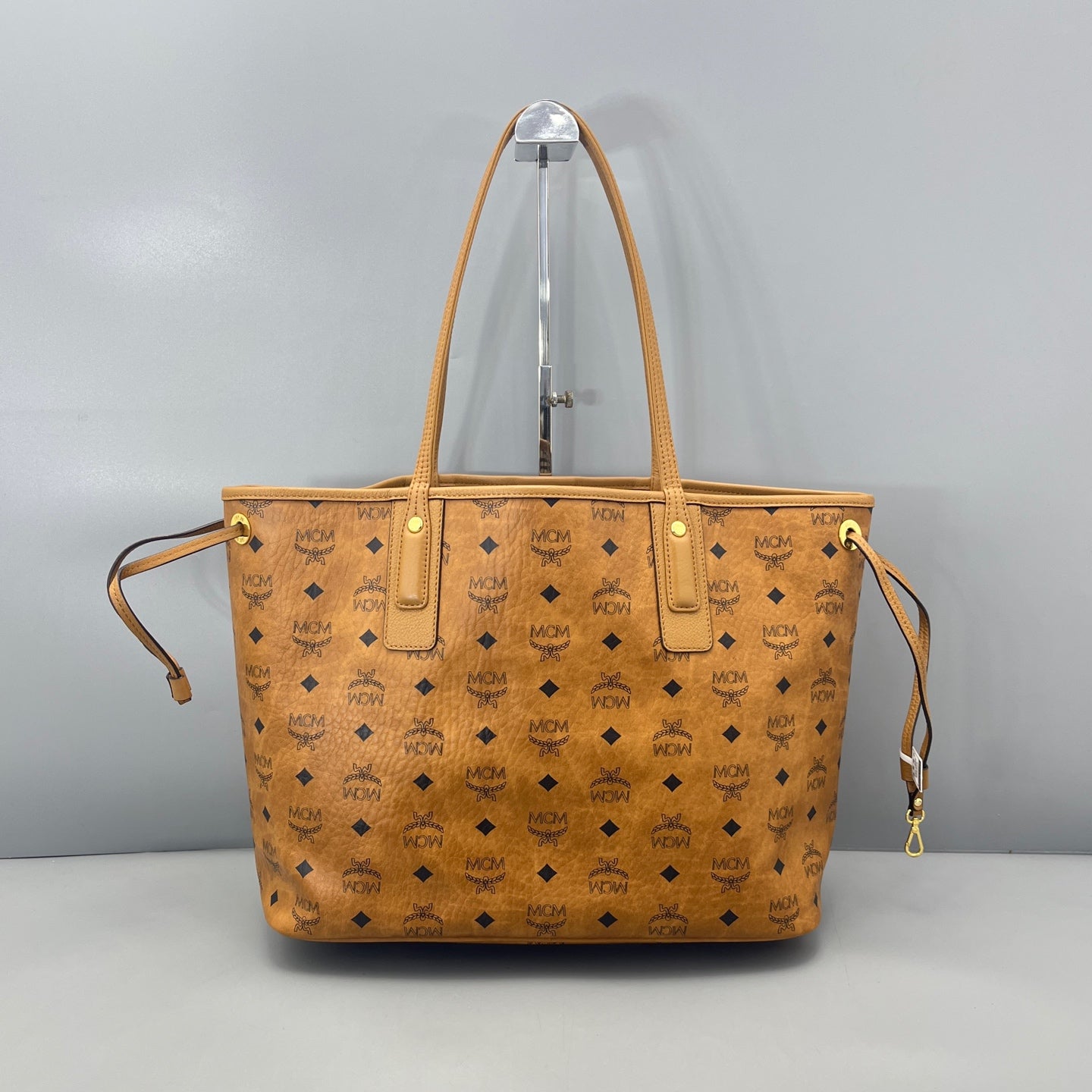 MCM - Visetos Reversible Shopper Tote with Pouch - Coated canvas with leather trim - Cognac - (Large)