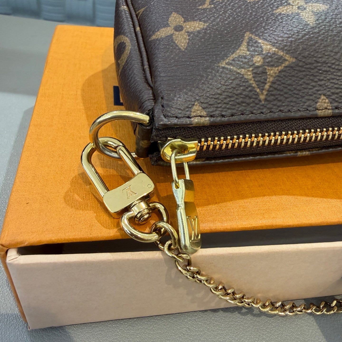 Louis Vuitton - Mini Pochette Accessories - Monogram coated canvas with Vachetta leather trim - Brown - (mini)