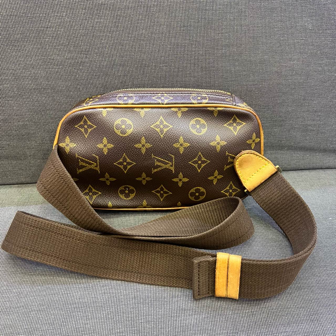 Louis Vuitton - Monogram Oval Sling Bag - Monogram Canvas with Vachetta leather trim - Brown - (small)