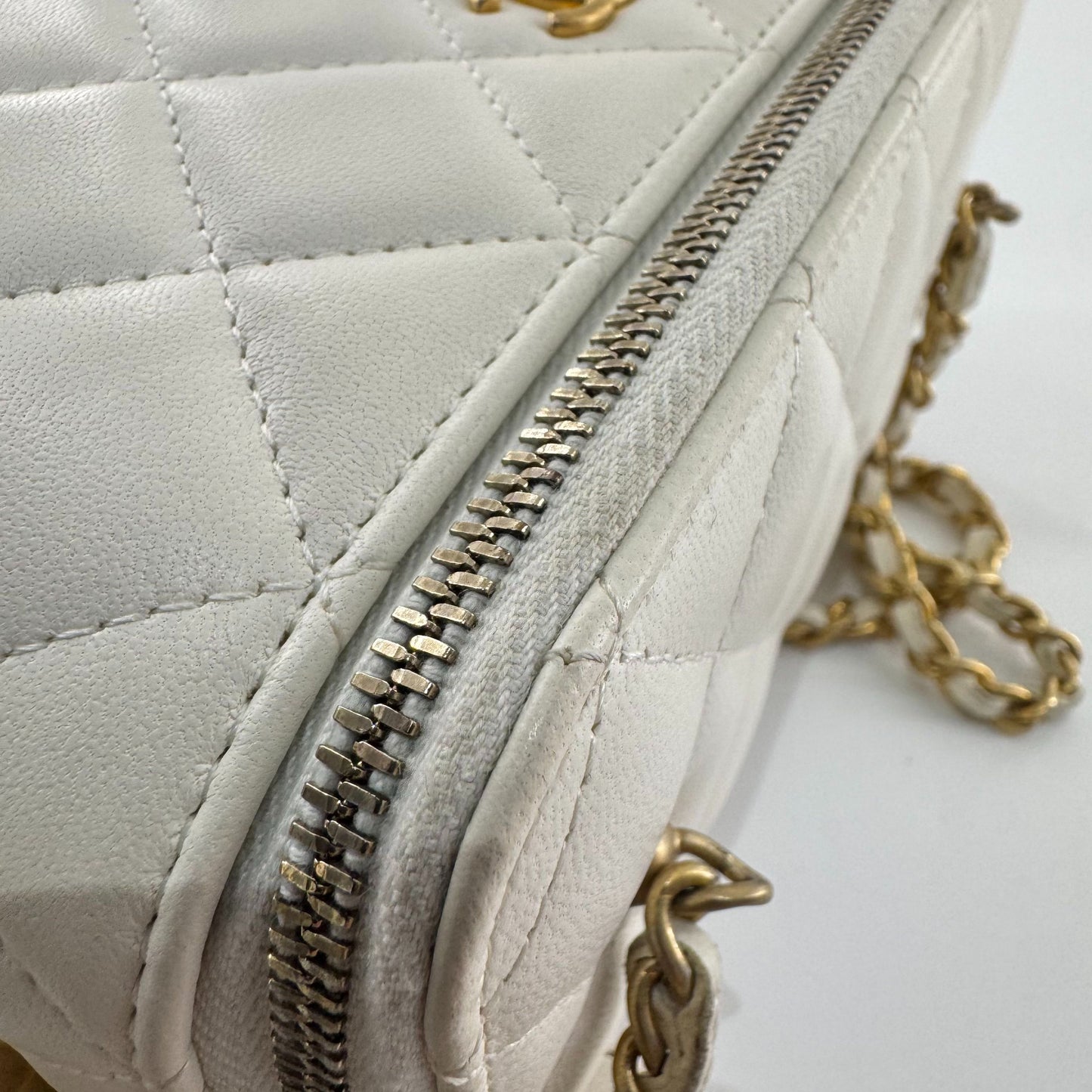 Chanel - Mini Vanity Case with Gold Ball - Lambskin leather - White - (mini)