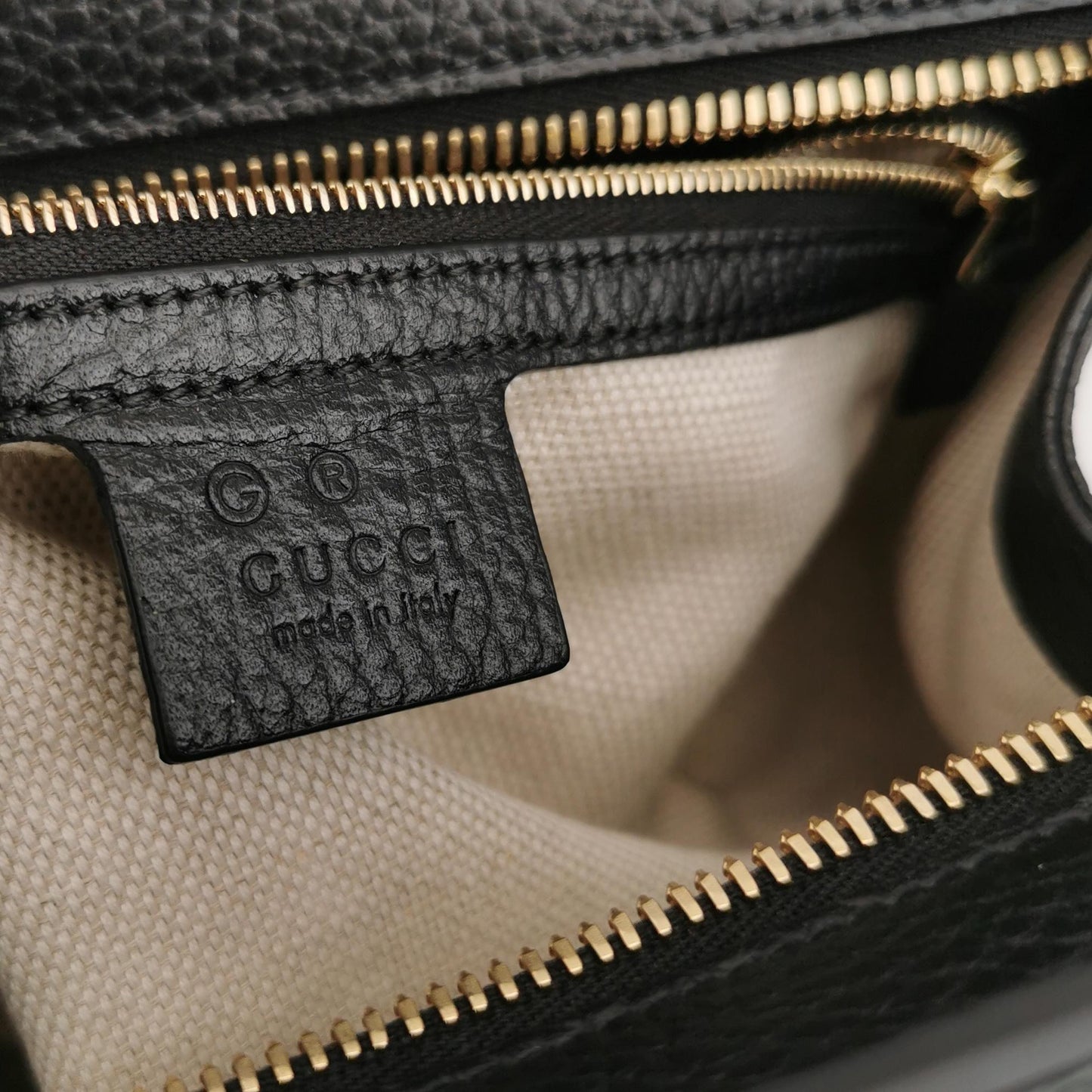 Gucci - Soho Leather Top Handle Bag - Grained leather - Black - (Medium)