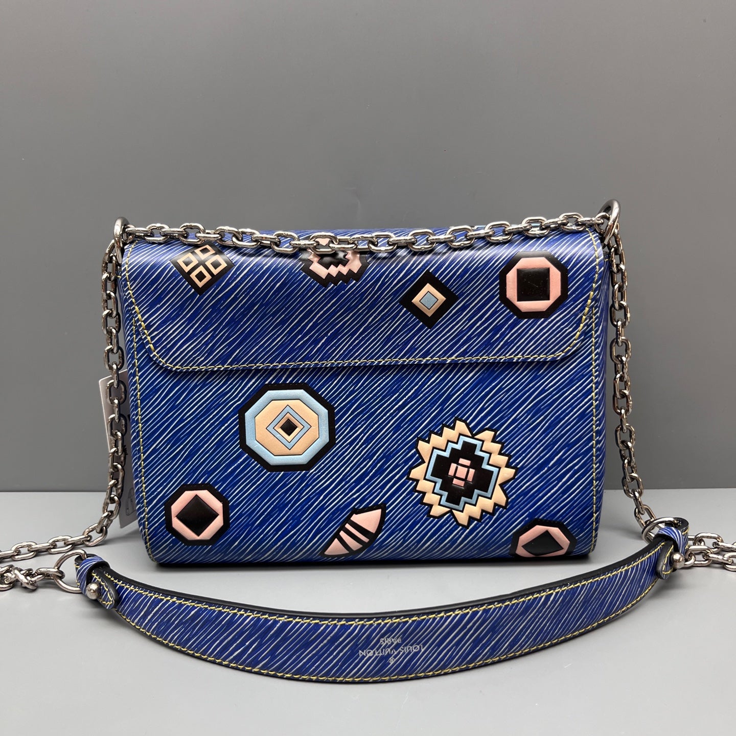 Louis Vuitton - Twist MM Graffiti Chain Bag - Epi leather - Blue - (Small)