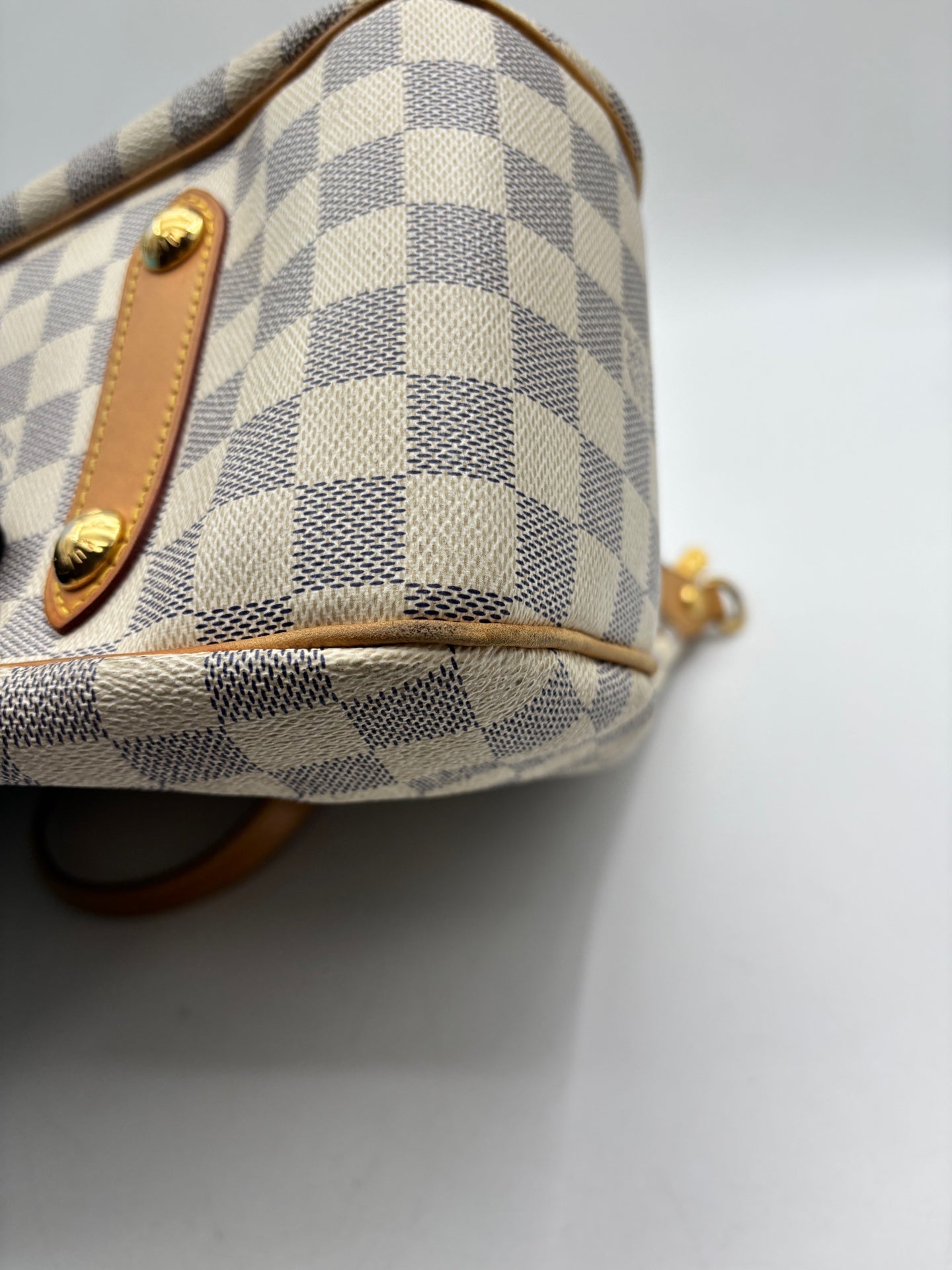 Louis Vuitton - Tote - Coated canvas with Vachetta leather trim - White - (Large)