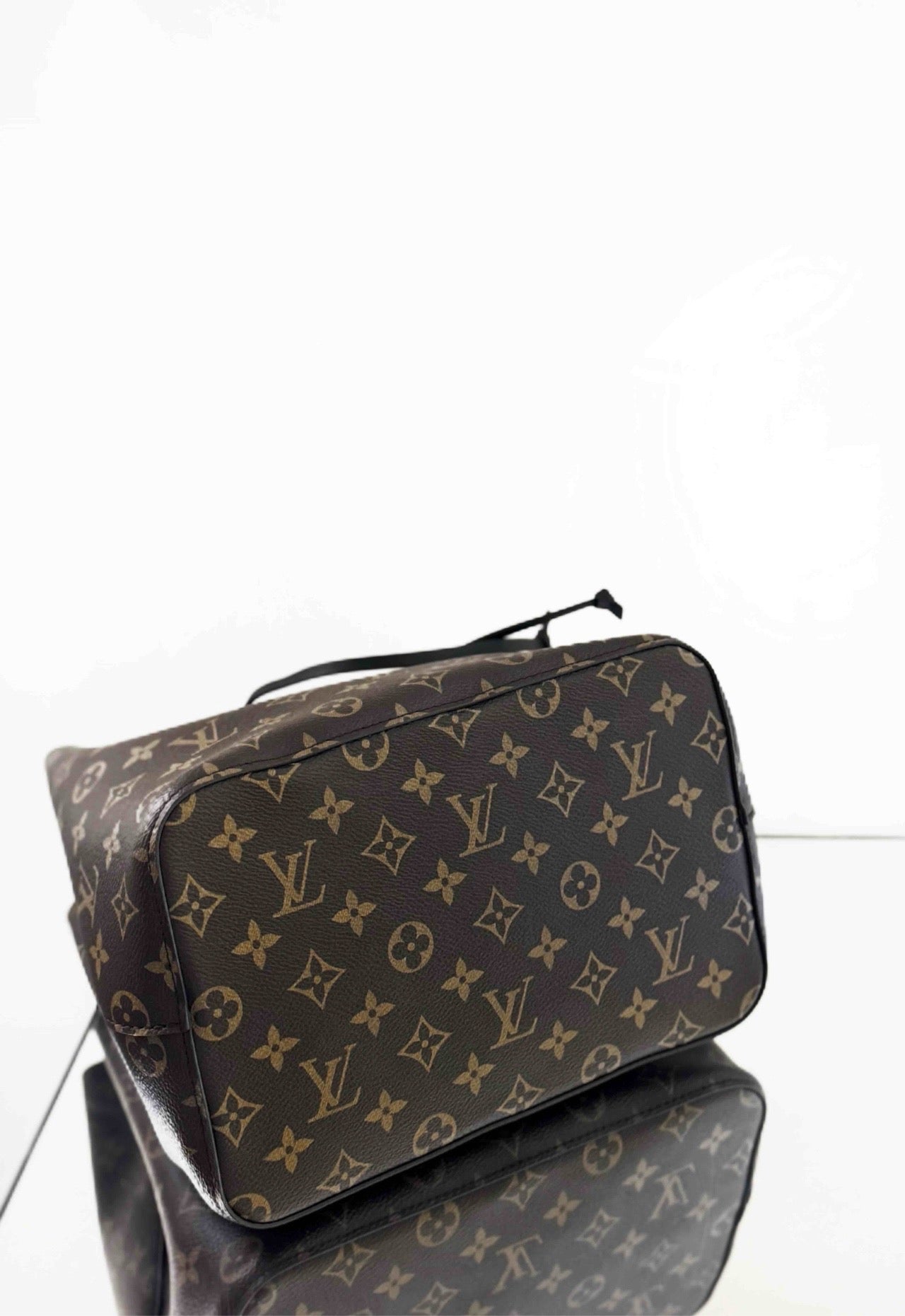 Louis Vuitton - NeoNoe MM - Monogram coated canvas with leather trim - Brown - (medium)