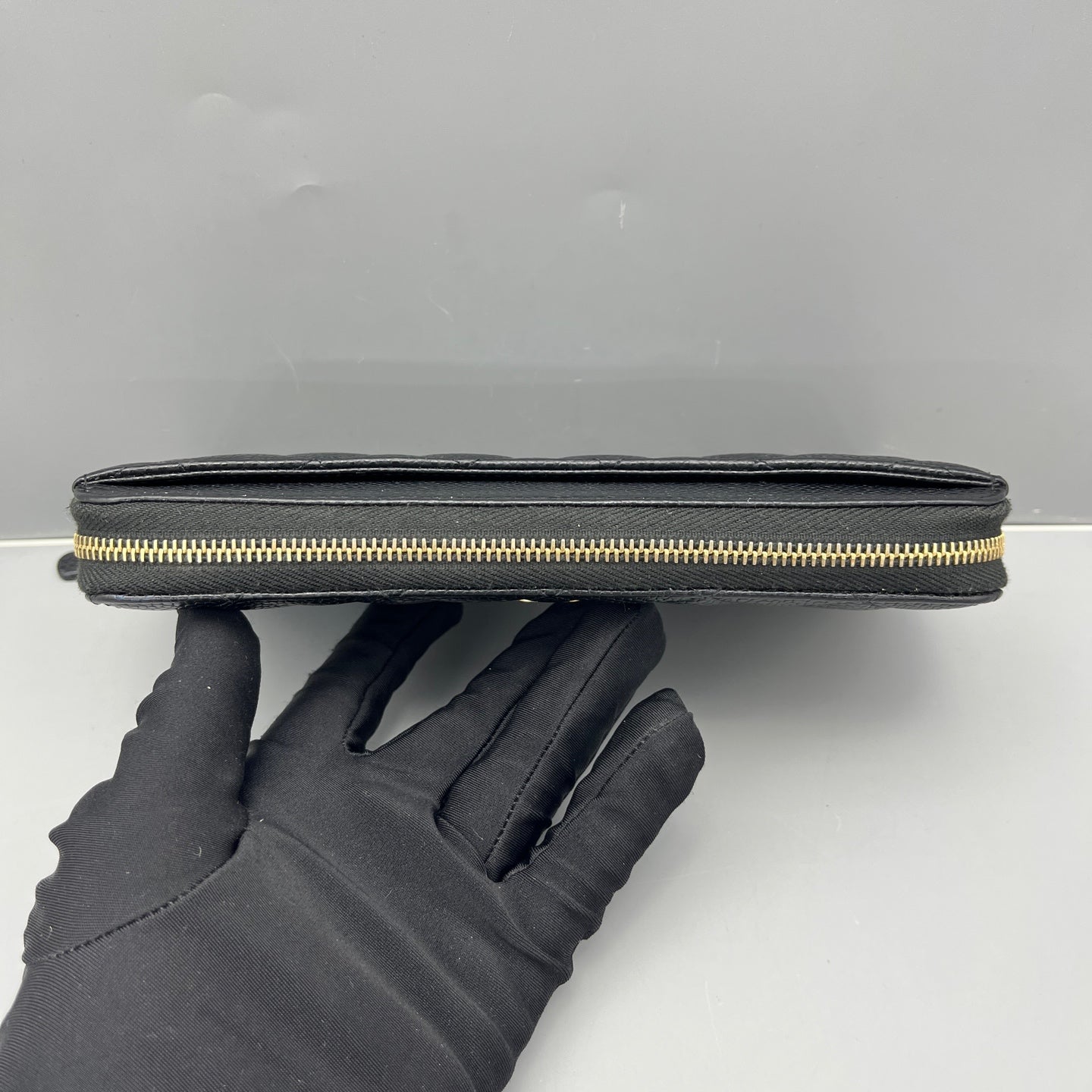 Chanel - Classic Flap Zip Wallet - Leather - Black - (medium)