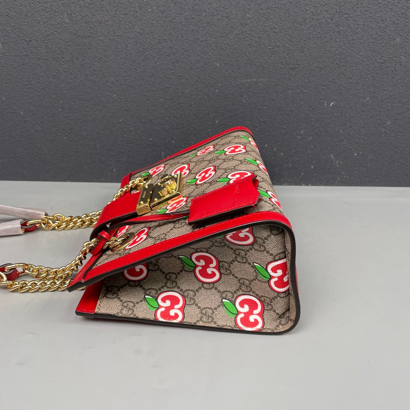 Gucci - Padlock Tote Bag (Apple Print) - GG Supreme canvas with leather trim - Multicolour (Beige/Ebony with Red trim) - (Small)