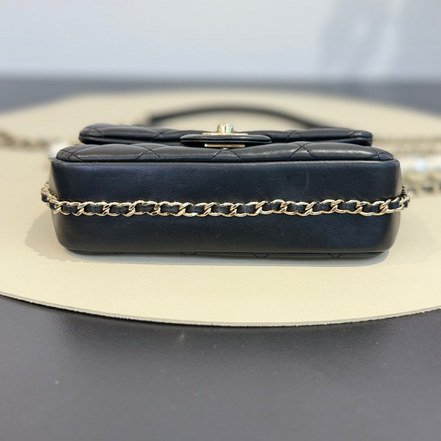 Chanel - Mini Classic Flap Bag with Pearl Chain - Lambskin leather - Black - (mini)