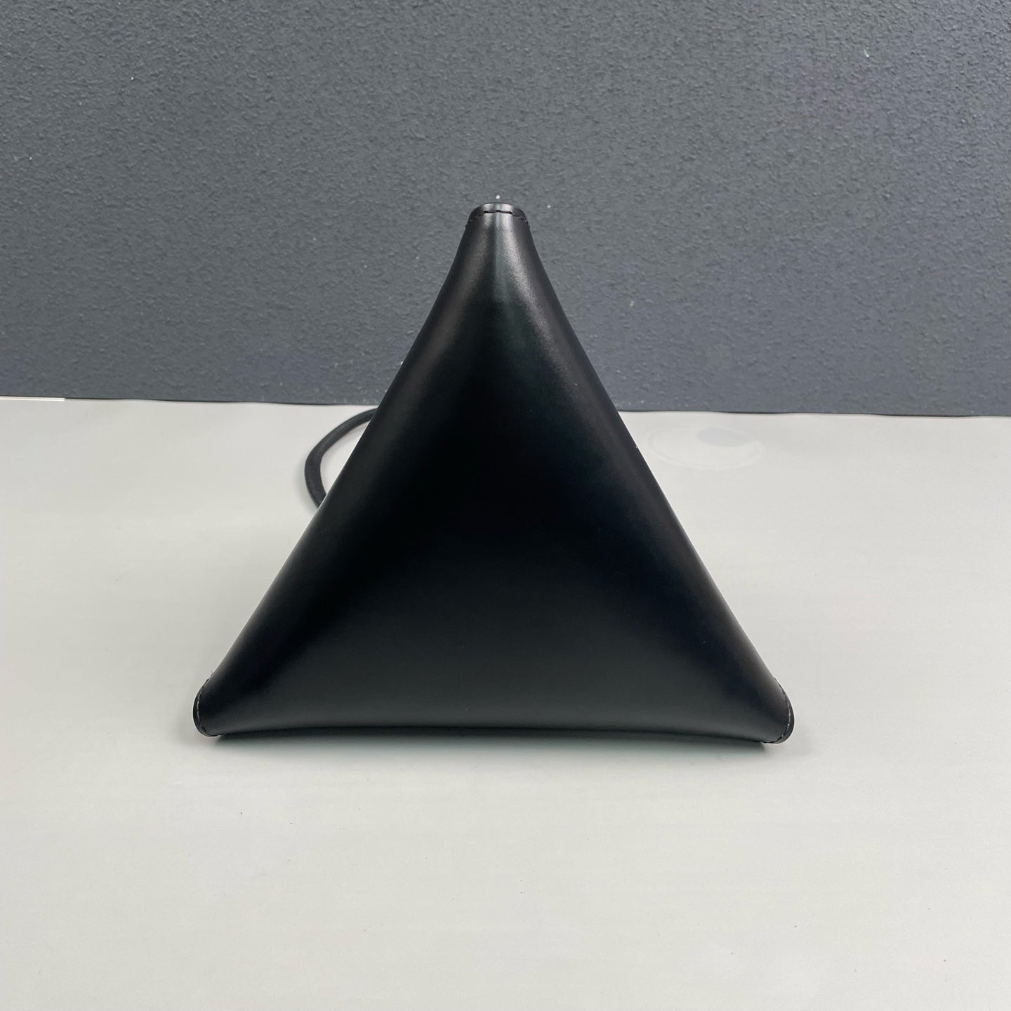 Bottega Veneta - Triangle Clutch - Leather - Black - (mini)