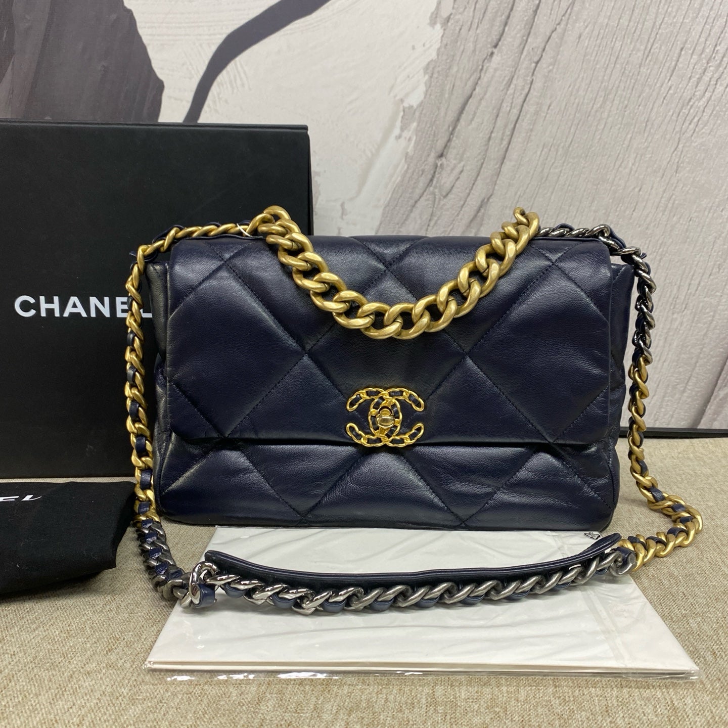 Chanel - 19 Flap Bag - Lambskin leather - Navy - (Medium)