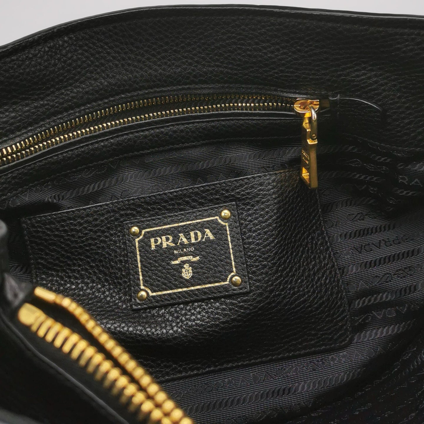 Prada - Double Handle Tote - Pebbled leather - Black - (medium)