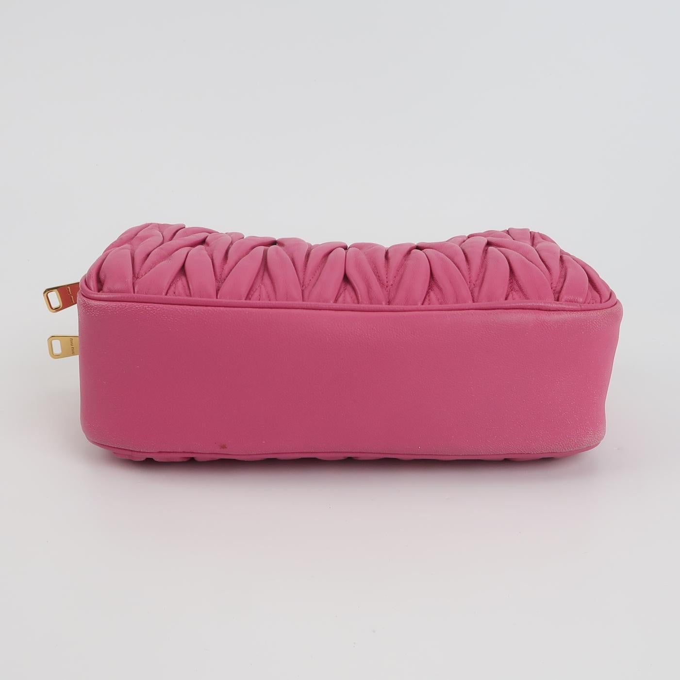 Miu Miu - Matelassé Camera Bag - Lambskin leather - Pink - (mini)