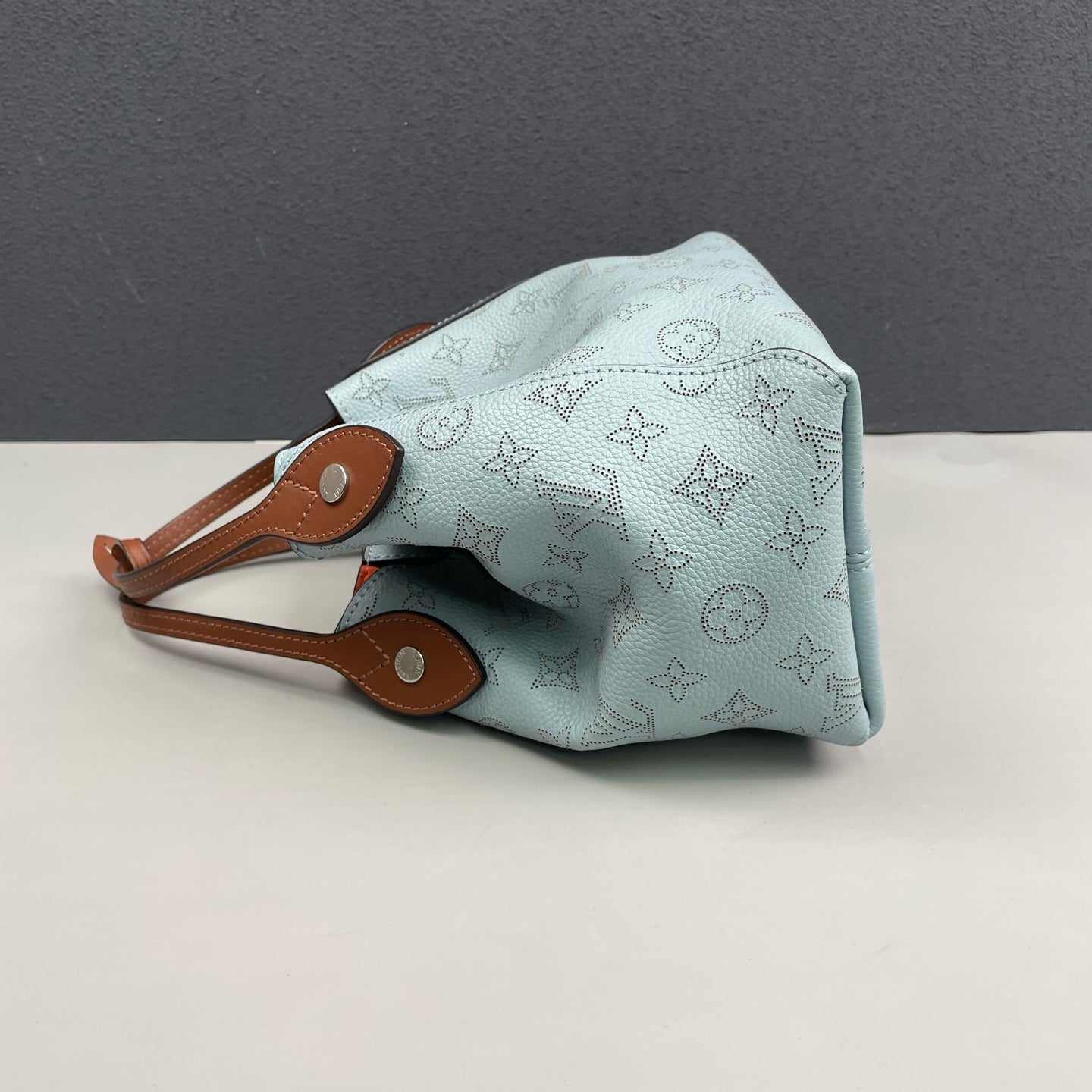 Louis Vuitton - Hina PM Bucket Bag - Perforated Mahina leather with natural leather trim - Blue - (small)