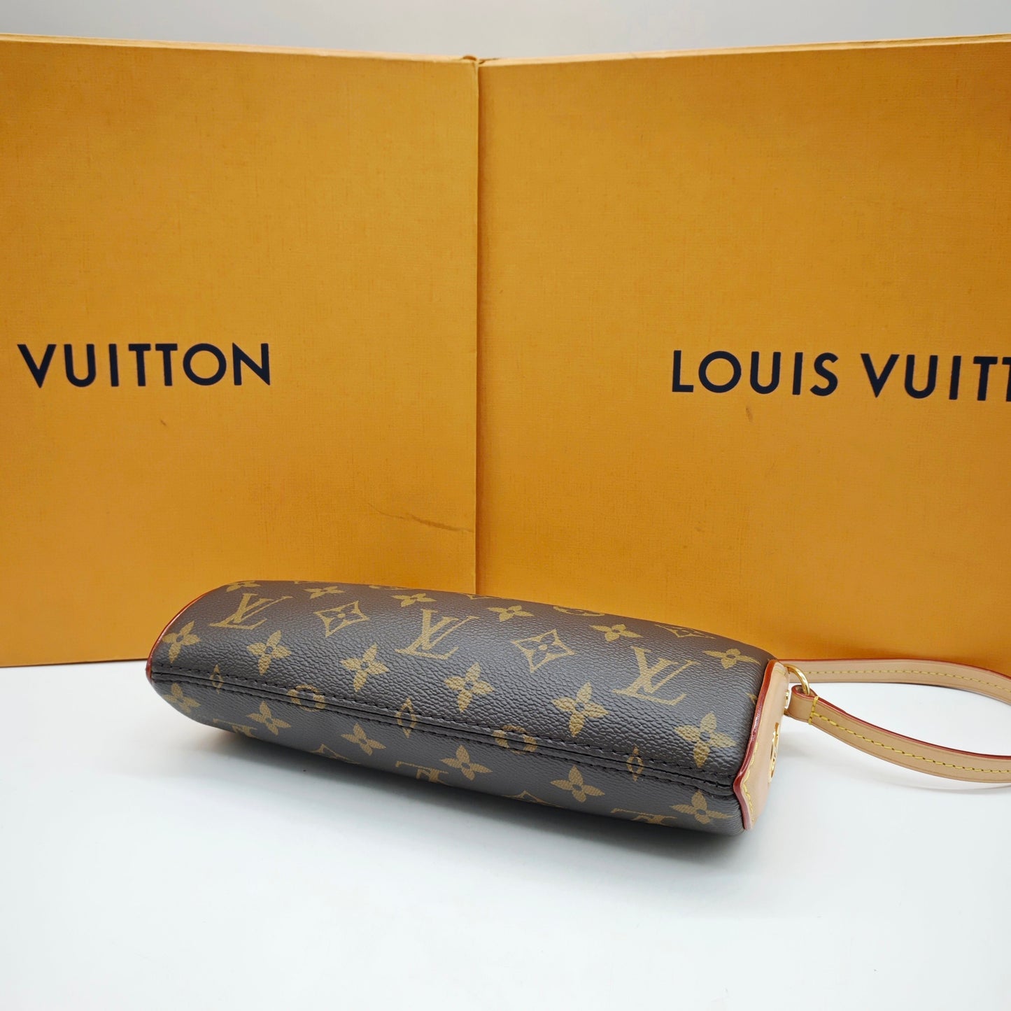 Louis Vuitton - Pochette Accessoires - Monogram coated canvas with Vachetta leather trim - Brown - (mini)