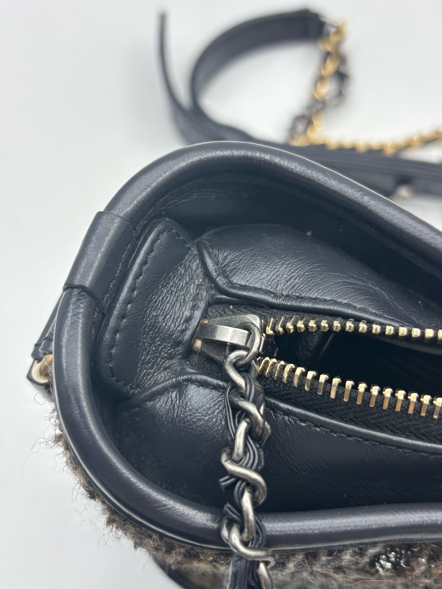 Chanel - Gabrielle Hobo Bag - Tweed and Leather - Multicolour - (Small)