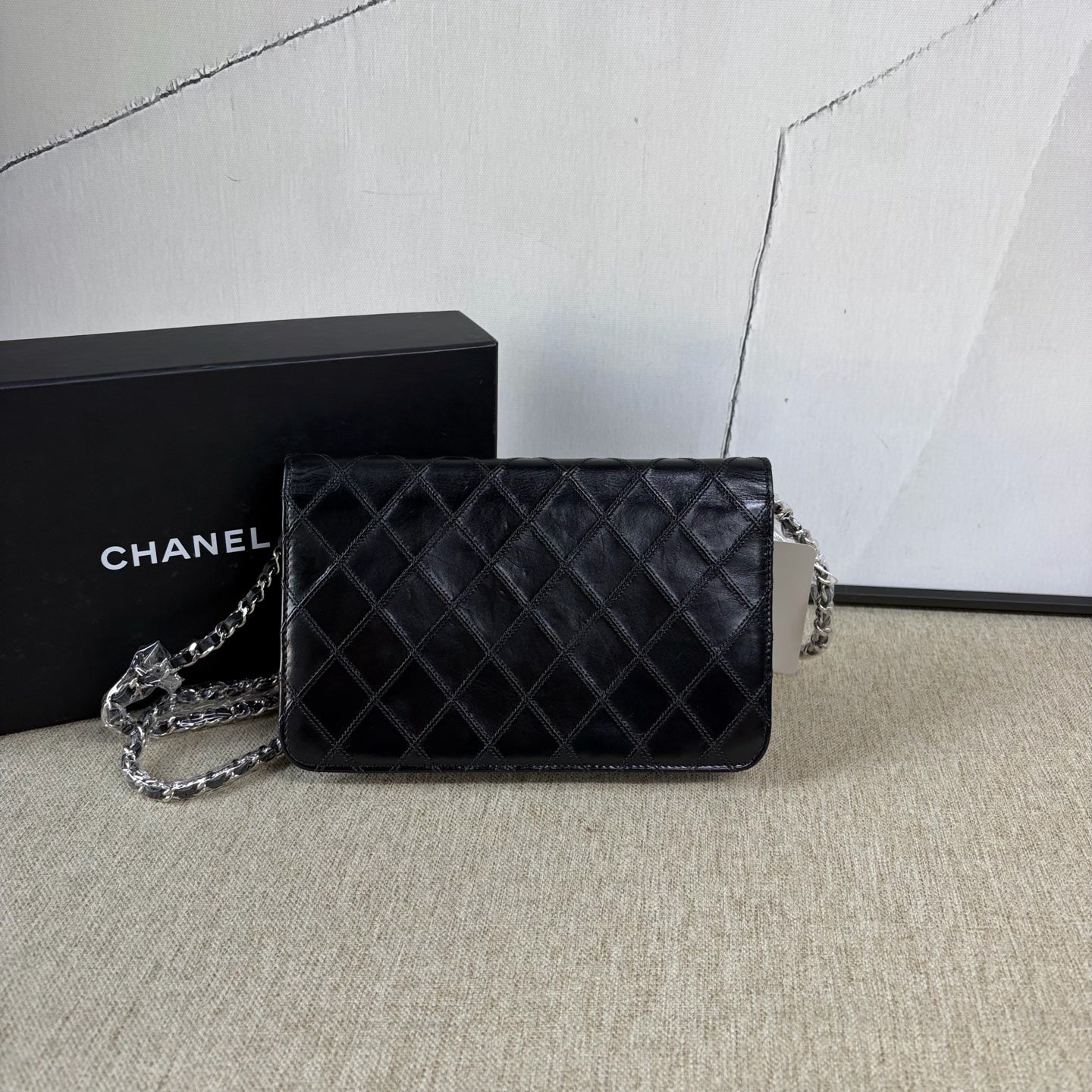 Chanel - WOC (Wallet on Chain) - Outer Stitch - Cowhide leather - Black - (Mini)