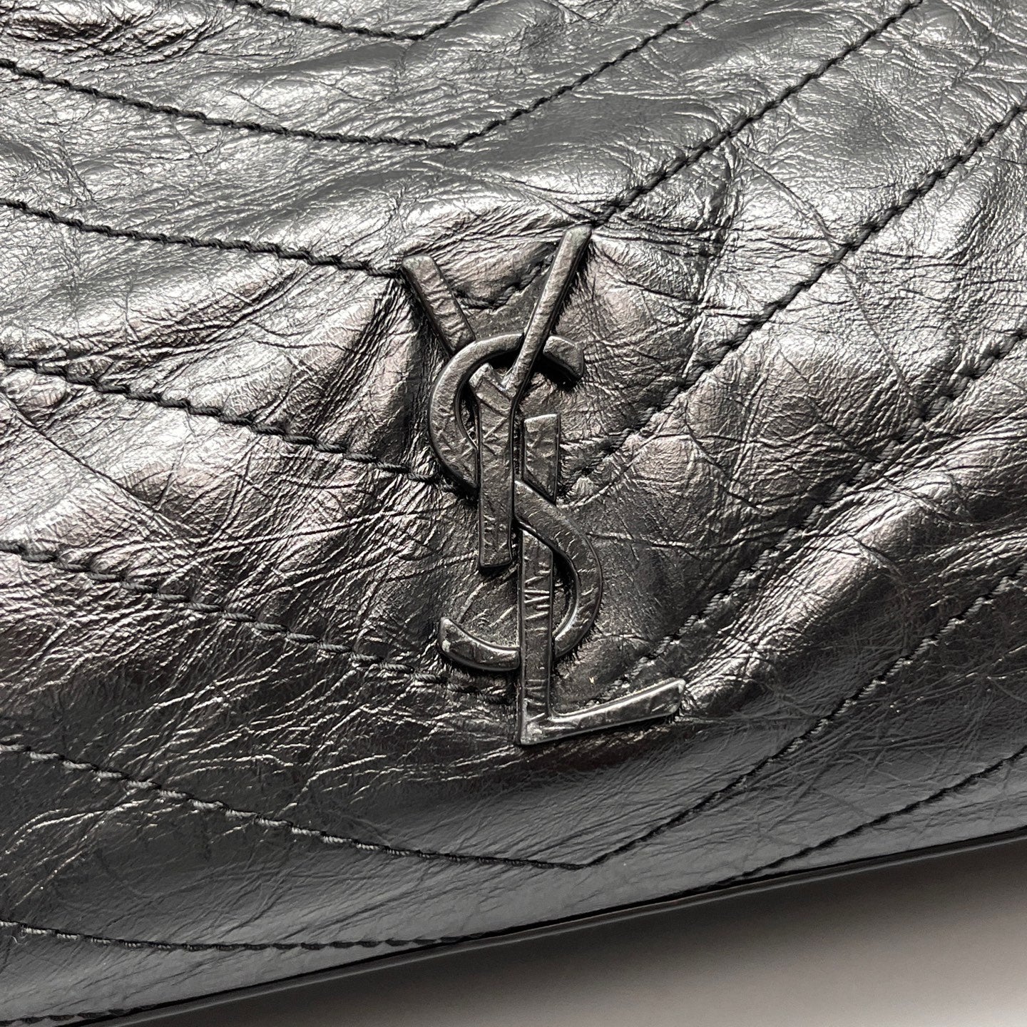 Saint Laurent - Shopping Tote with Chain - Crinkled calfskin leather - Black - (Medium)