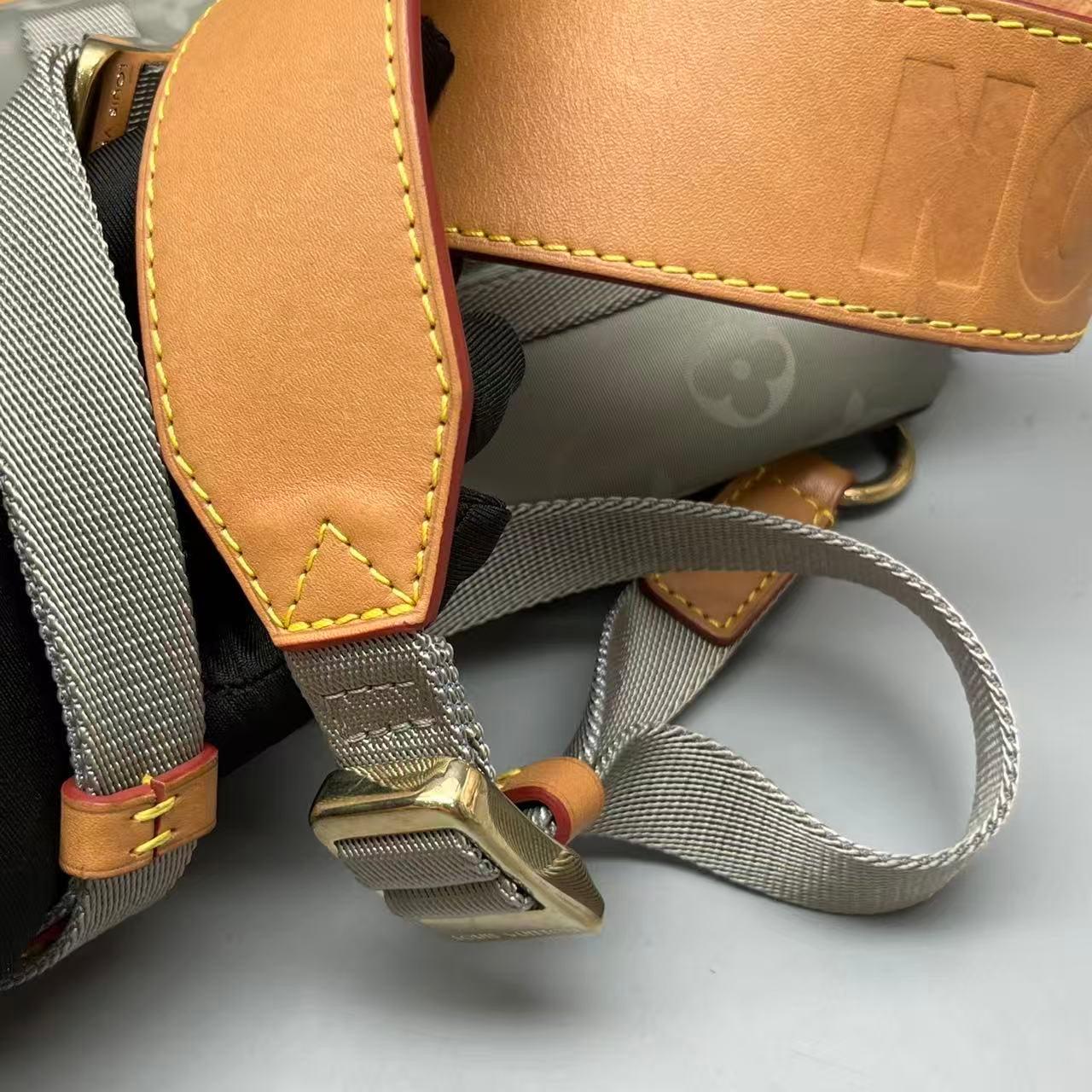 Louis Vuitton - Titanium Monogram Show Style Messenger Bag - Titanium-effect coated canvas and Vachetta leather - Grey with natural leather accents - (medium)