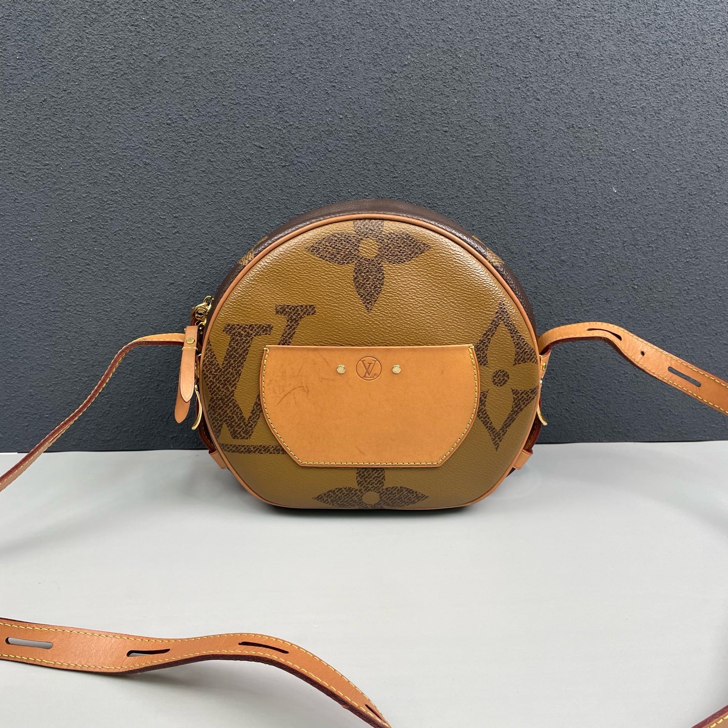 Louis Vuitton - Boîte Chapeau Souple - Monogram Giant Reverse coated canvas and Vachetta leather - Brown - (Small)