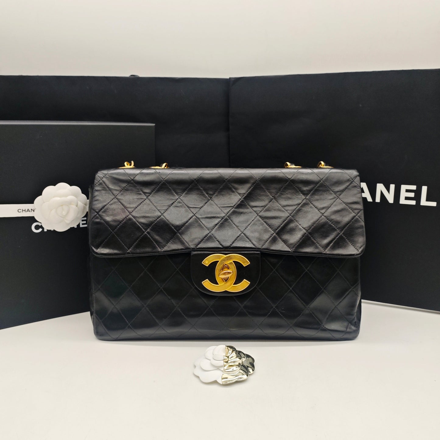 Chanel - Classic Flap Jumbo - Lambskin leather - Black - (Large)