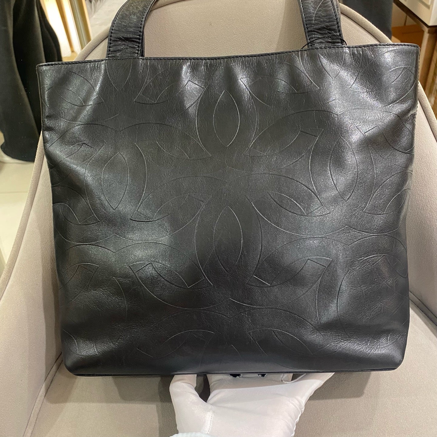 Chanel - Vintage Embossed CC Tote - Lambskin leather - Black - (Medium)